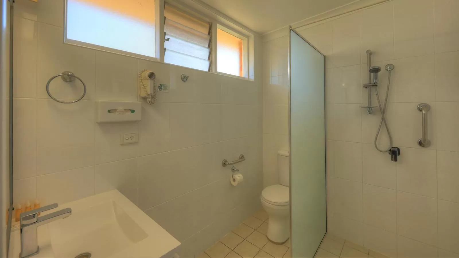 Bathroom in Glen Innes Motel