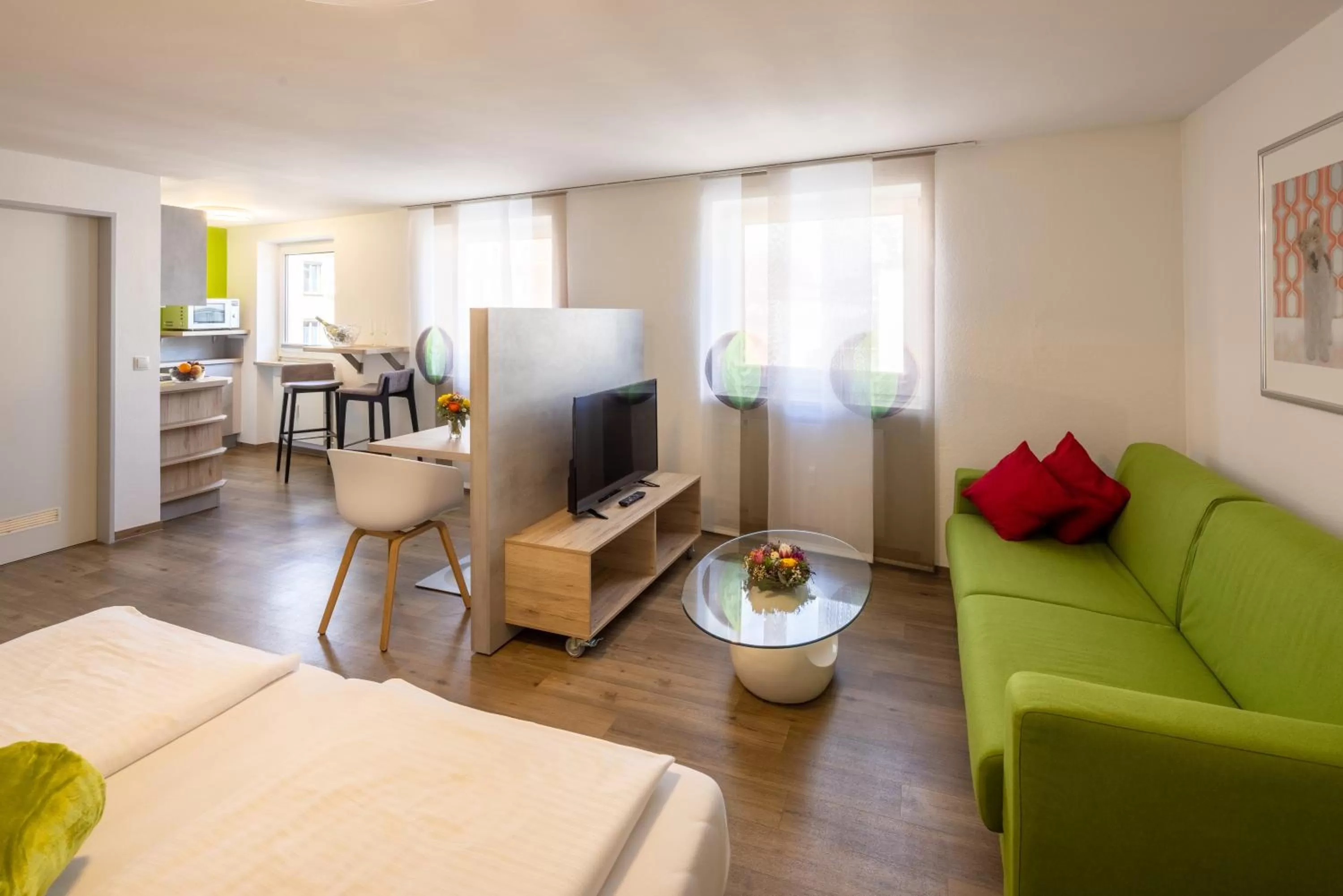 Bed, Seating Area in Hotel Peterhof