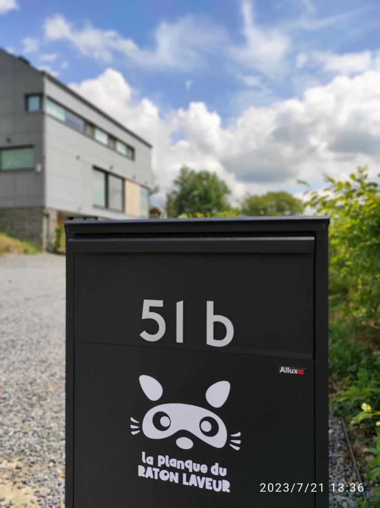 Property logo or sign in La planque du raton laveur