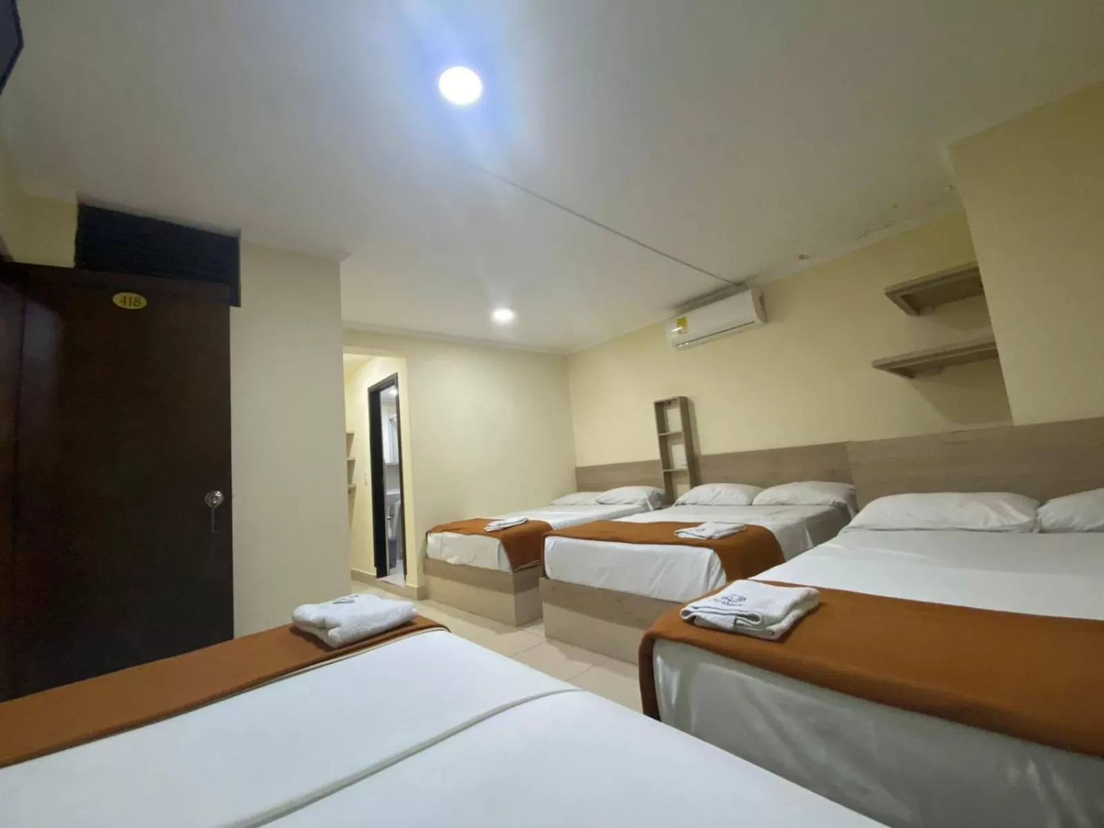 View (from property/room), Bed in Hotel Ruiseñor Itagui