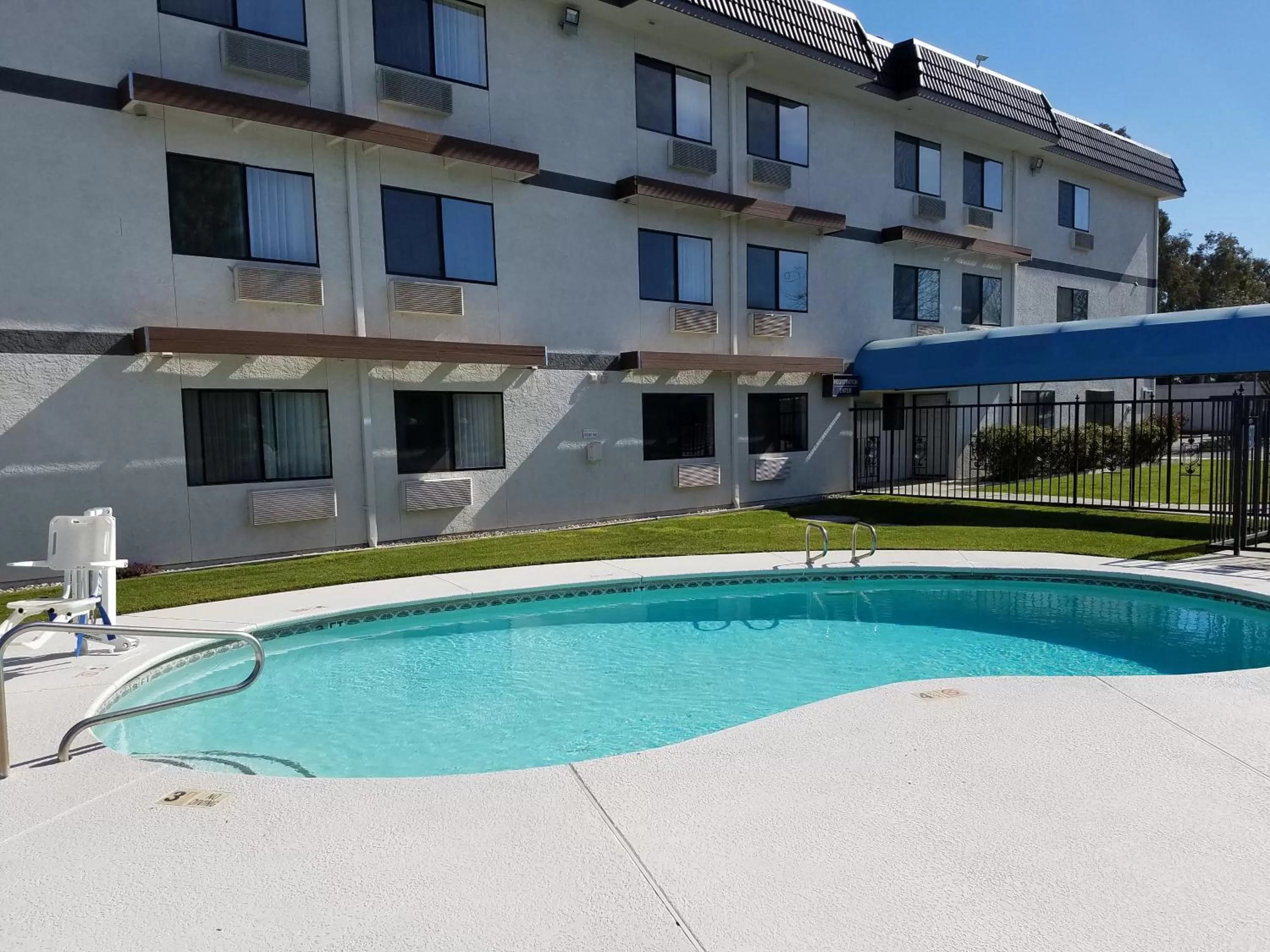 Swimming pool in Days Inn by Wyndham Woodland