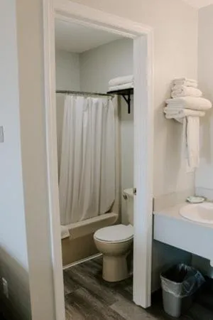 Bathroom in Berlin Village Inn