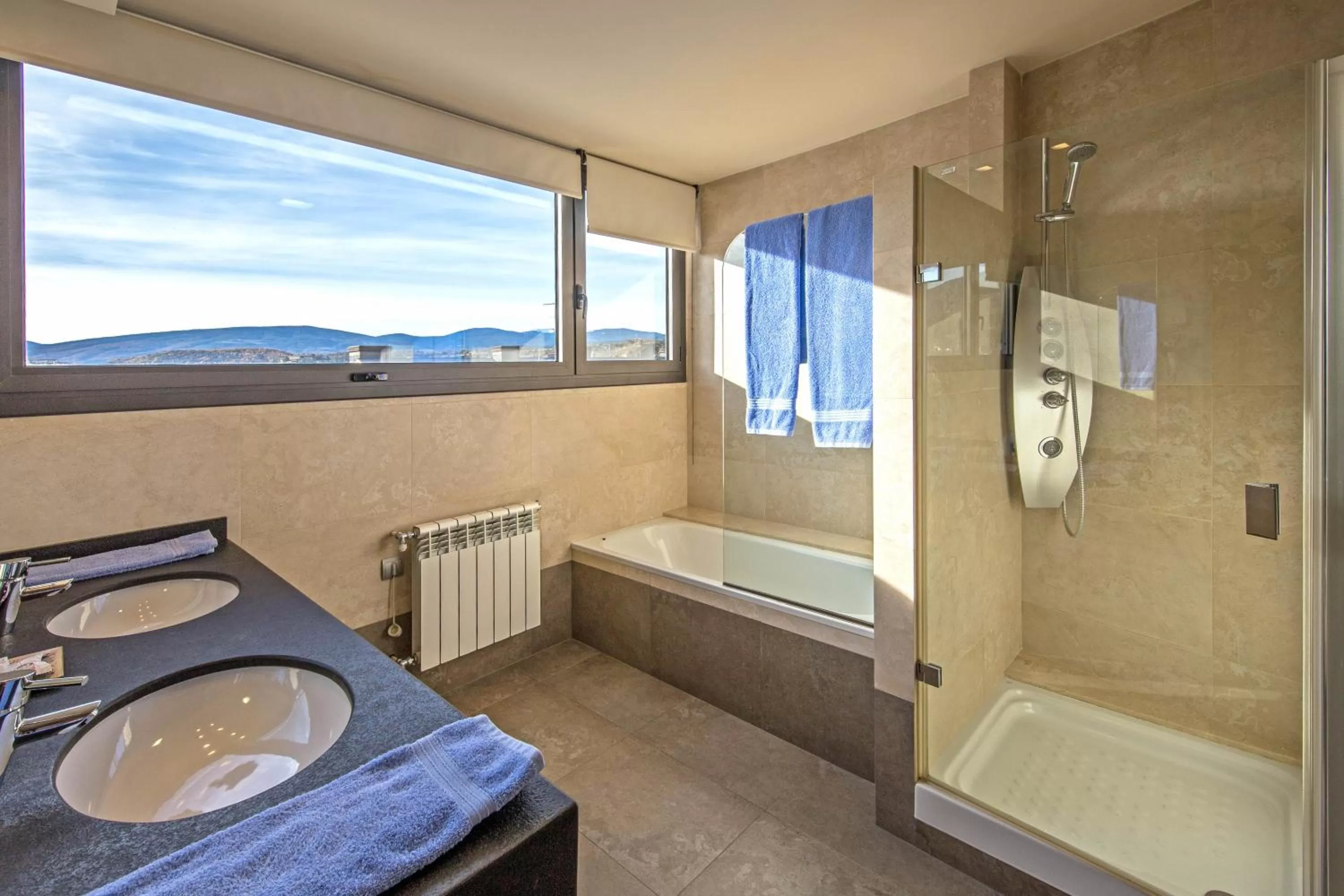 Bed in Hotel Avenida