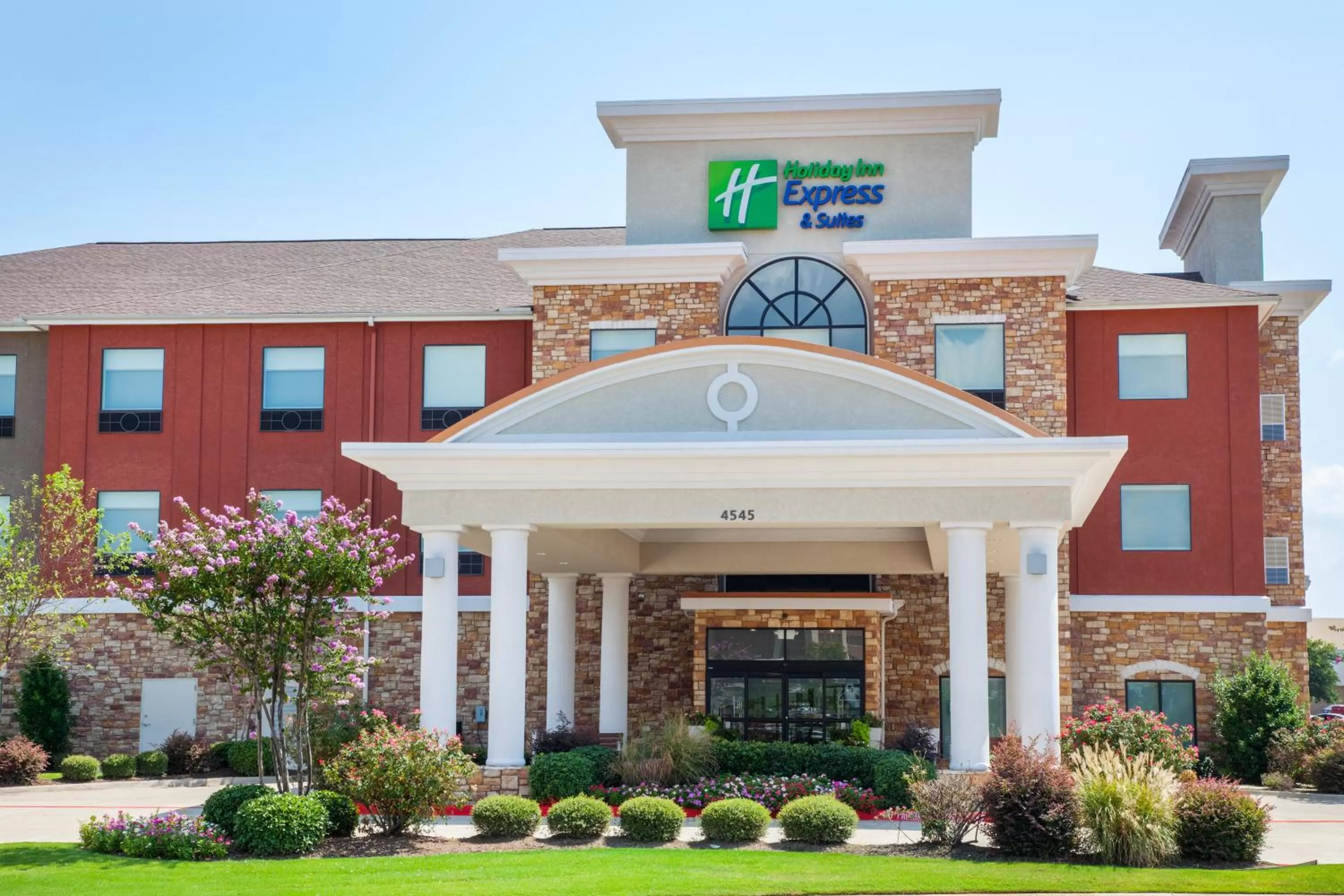 Property building in Holiday Inn Express & Suites Texarkana by IHG
