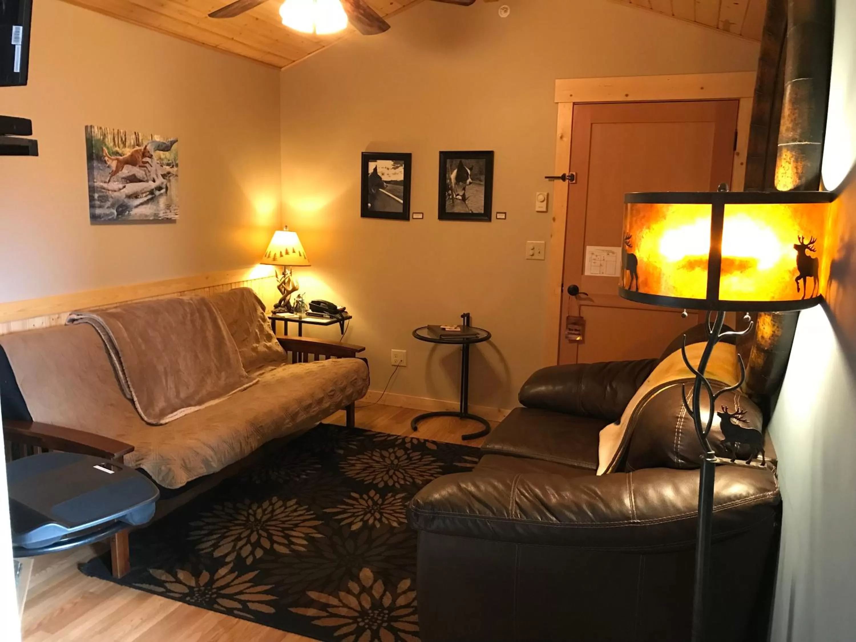 Living room in Twisp River Suites
