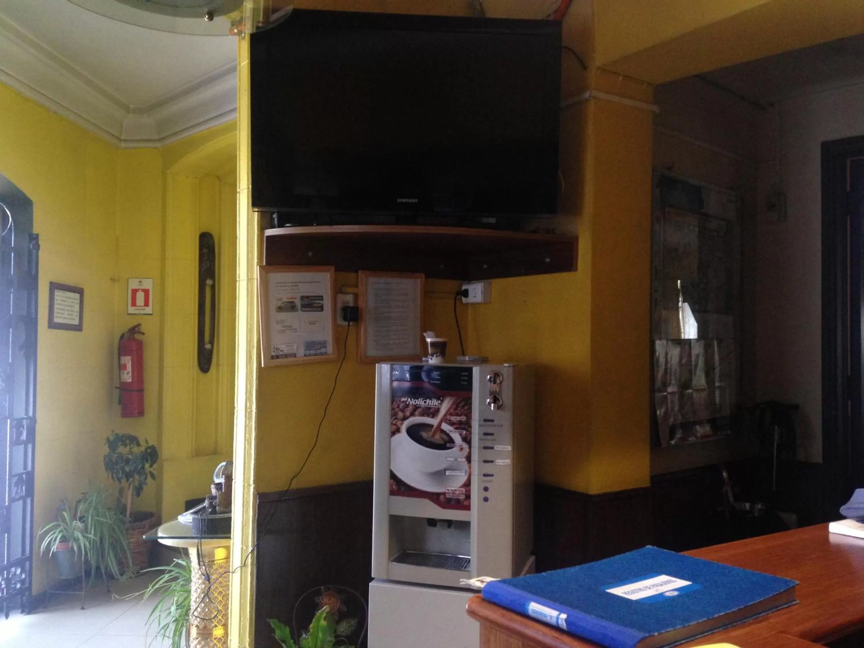 Lobby or reception, TV/Entertainment Center in Hotel La Castellana