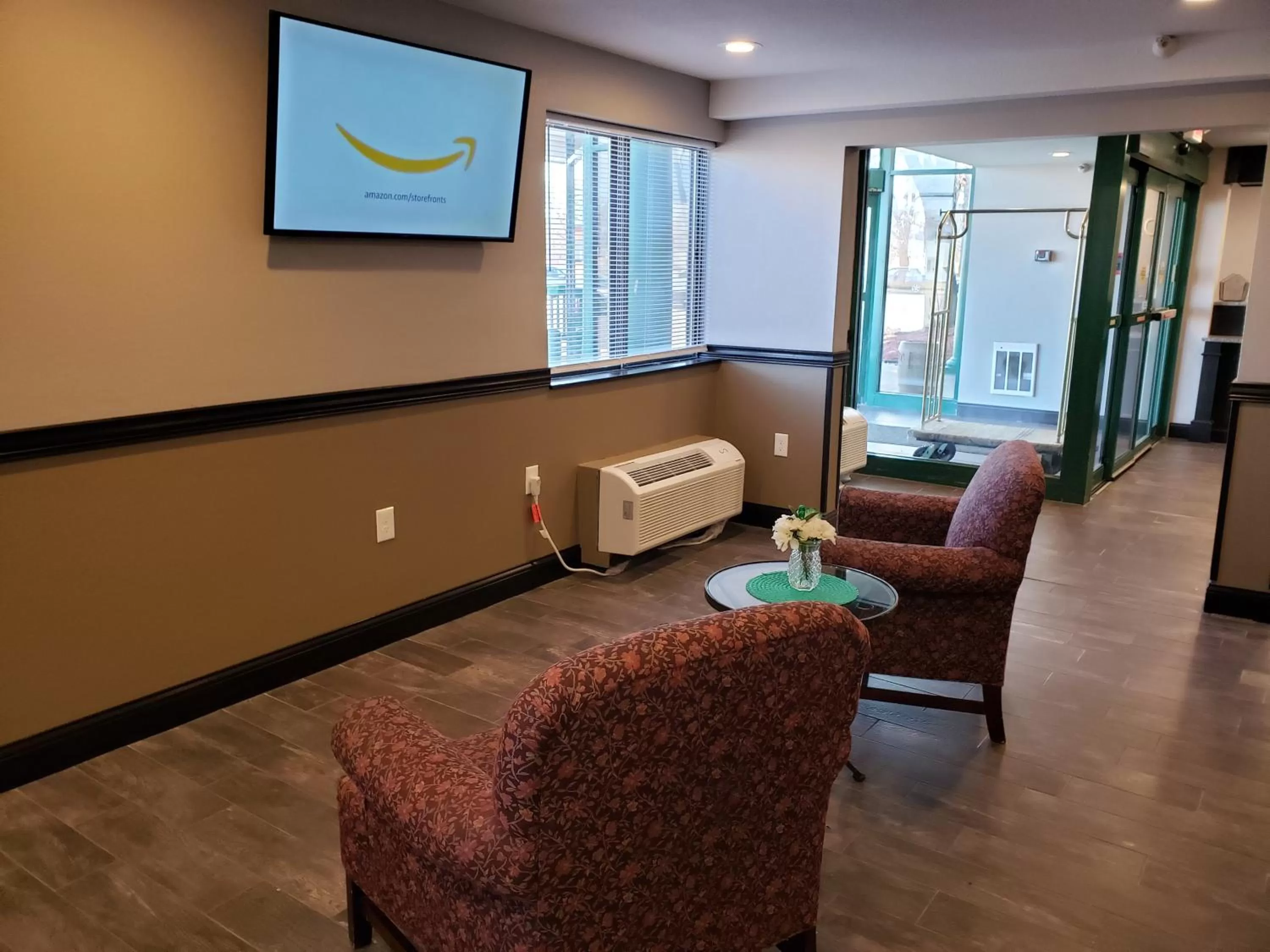 Seating area in Travelodge by Wyndham Brooklyn Center