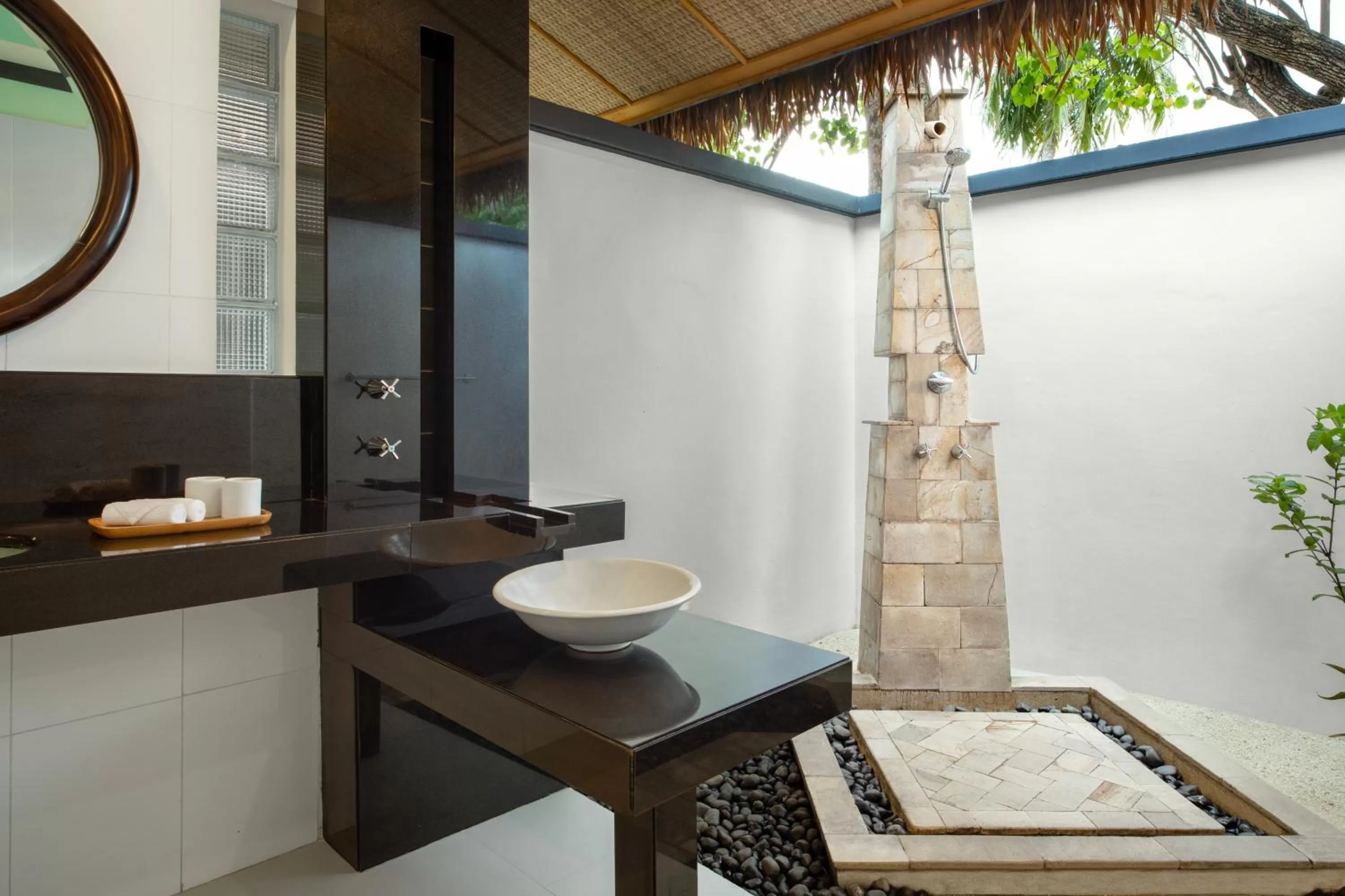 Shower, Bathroom in Dhawa Ihuru