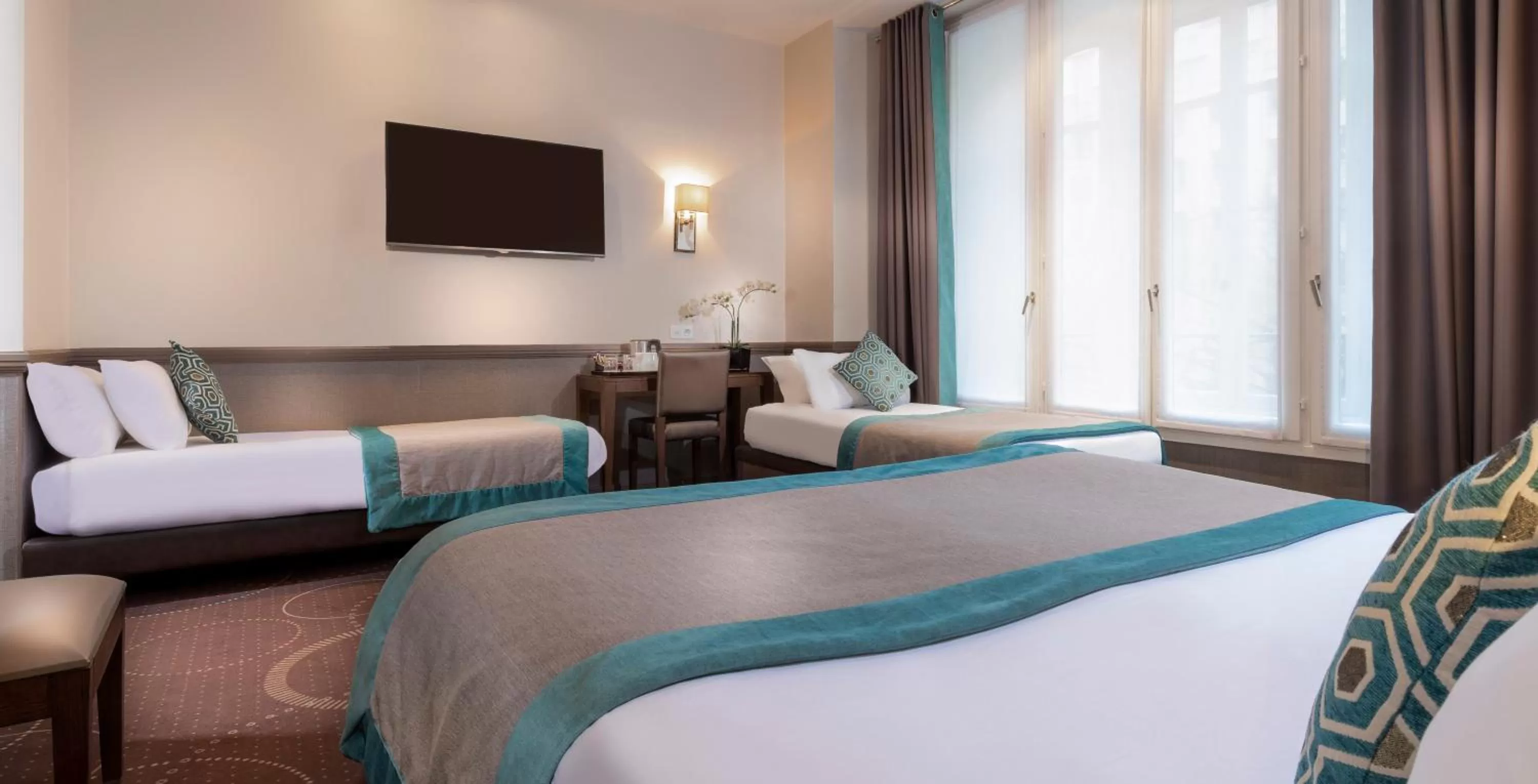 Bed in Elysées Ceramic