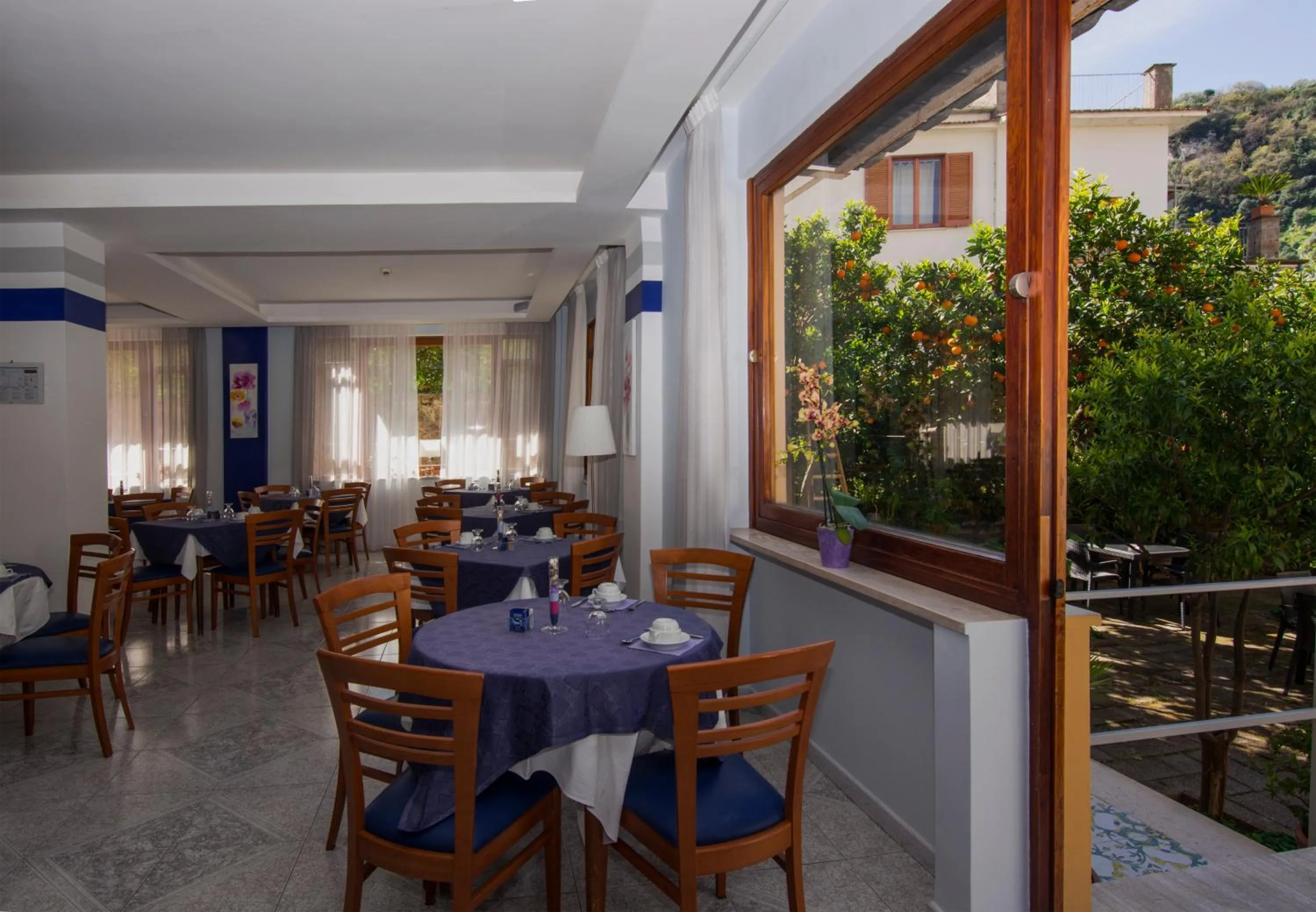 Restaurant/places to eat in Hotel Leone