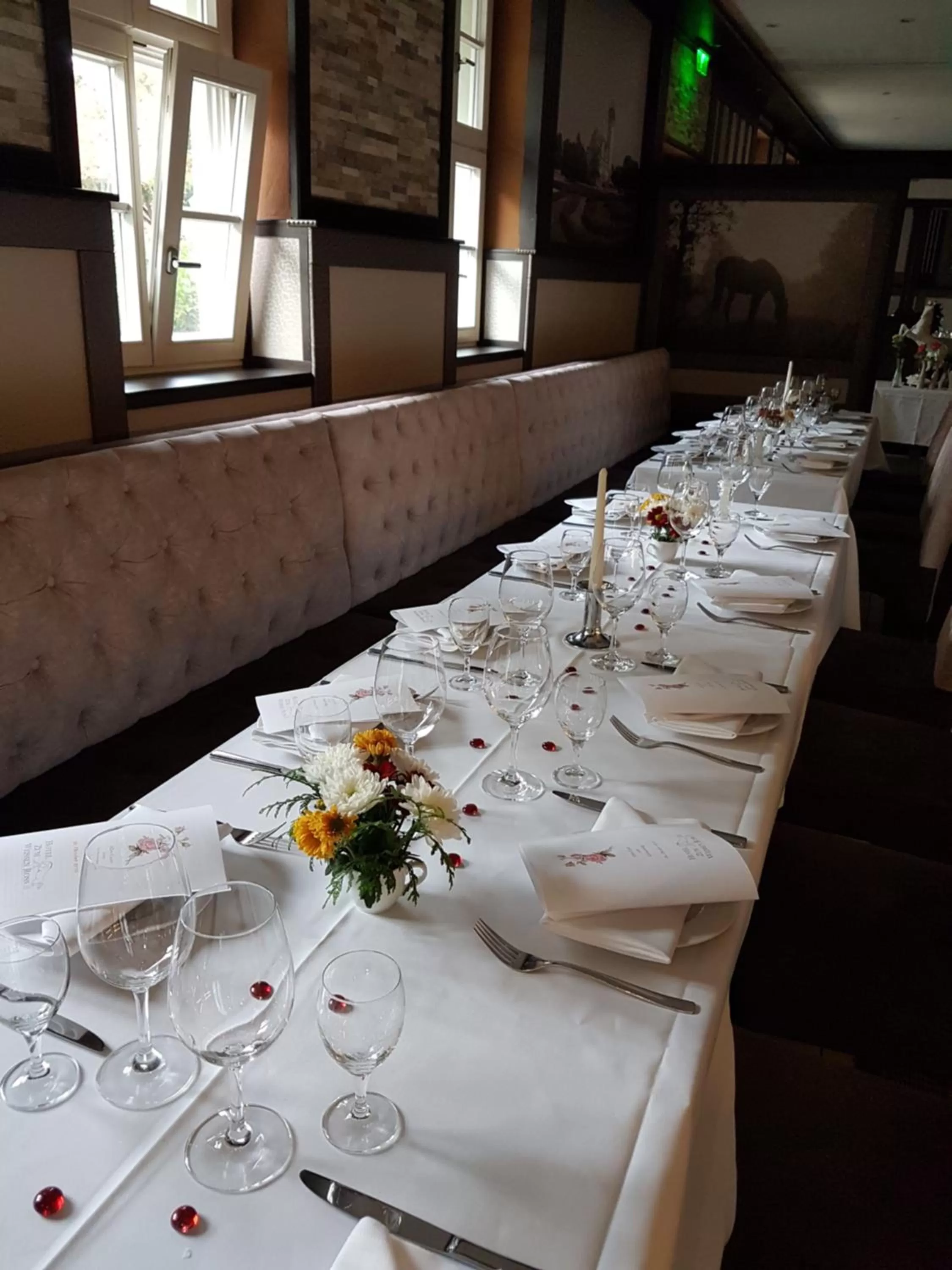 Restaurant/places to eat in Hotel Zum Weissen Ross