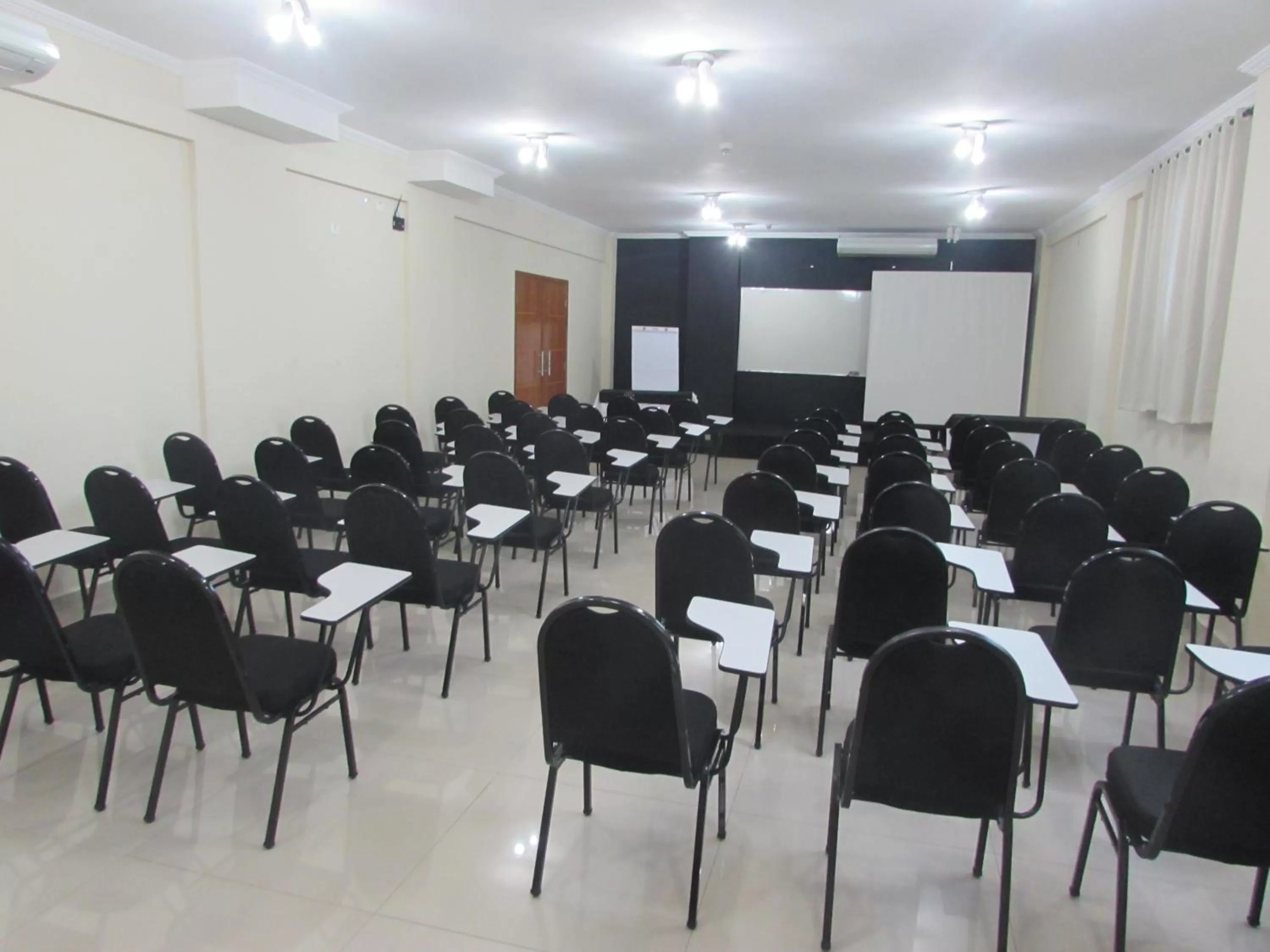 Business facilities in Lotus Hotel - à 6 km do Santuário de Aparecida-SP