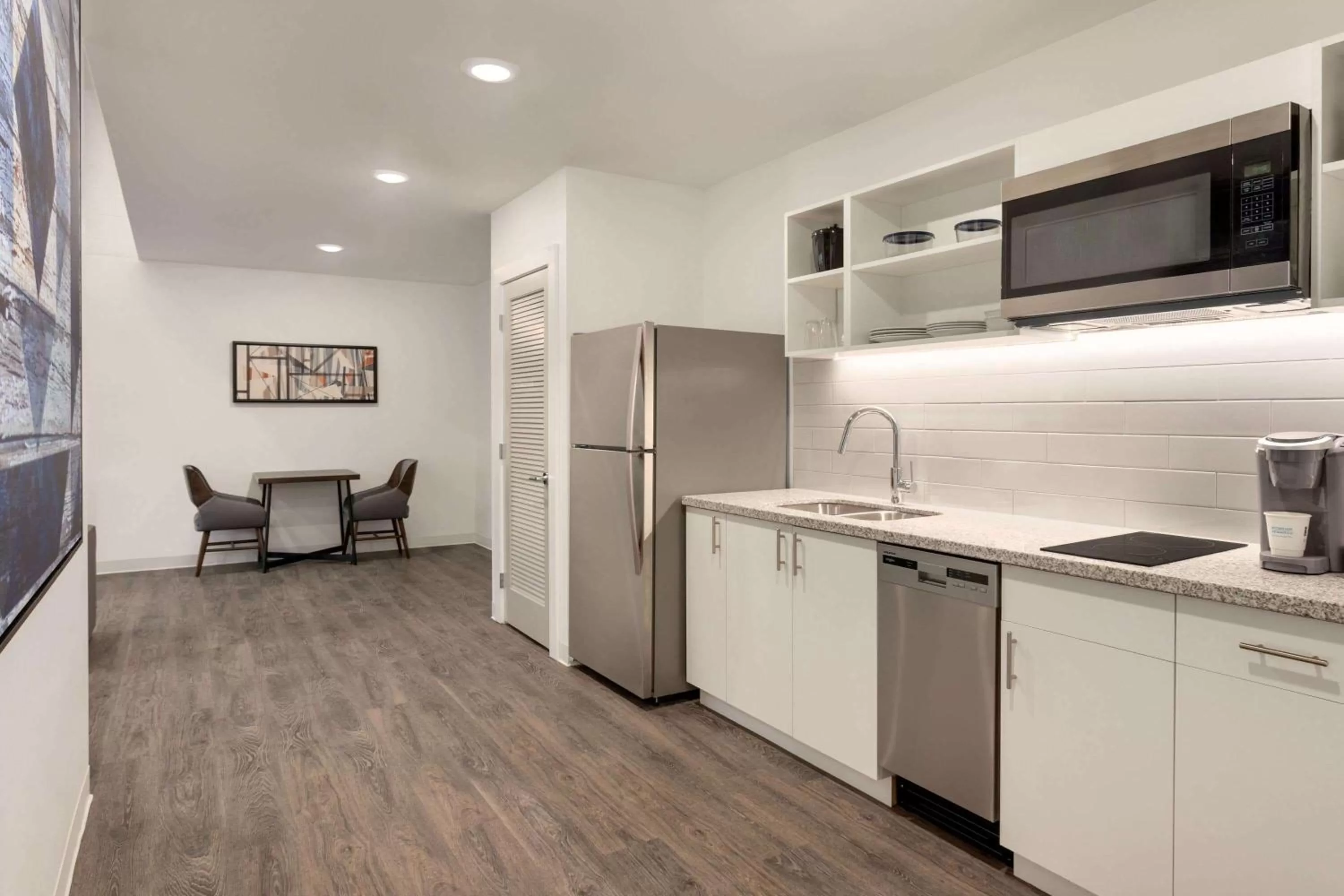 Kitchen or kitchenette in Leavenworth Local Hotel