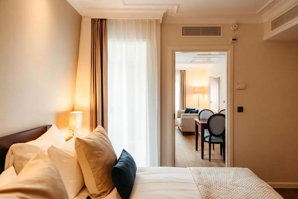 Bedroom, Bed in Grand Hotel Karel V