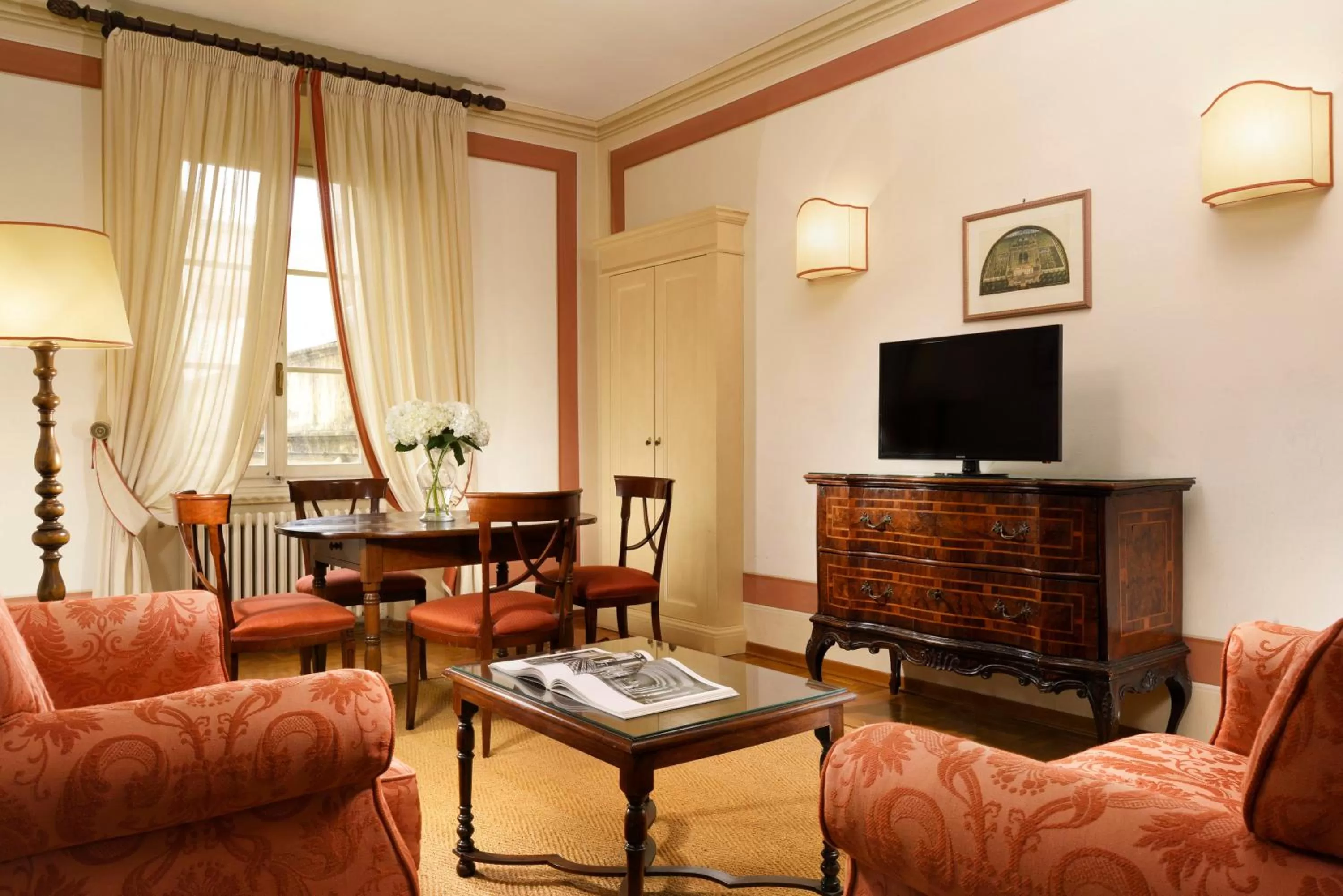 Seating area in Palazzo Niccolini al Duomo Residenza D'Epoca