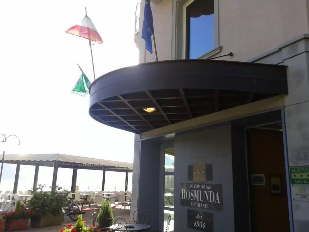 Facade/entrance in Locanda del Lago Rosmunda