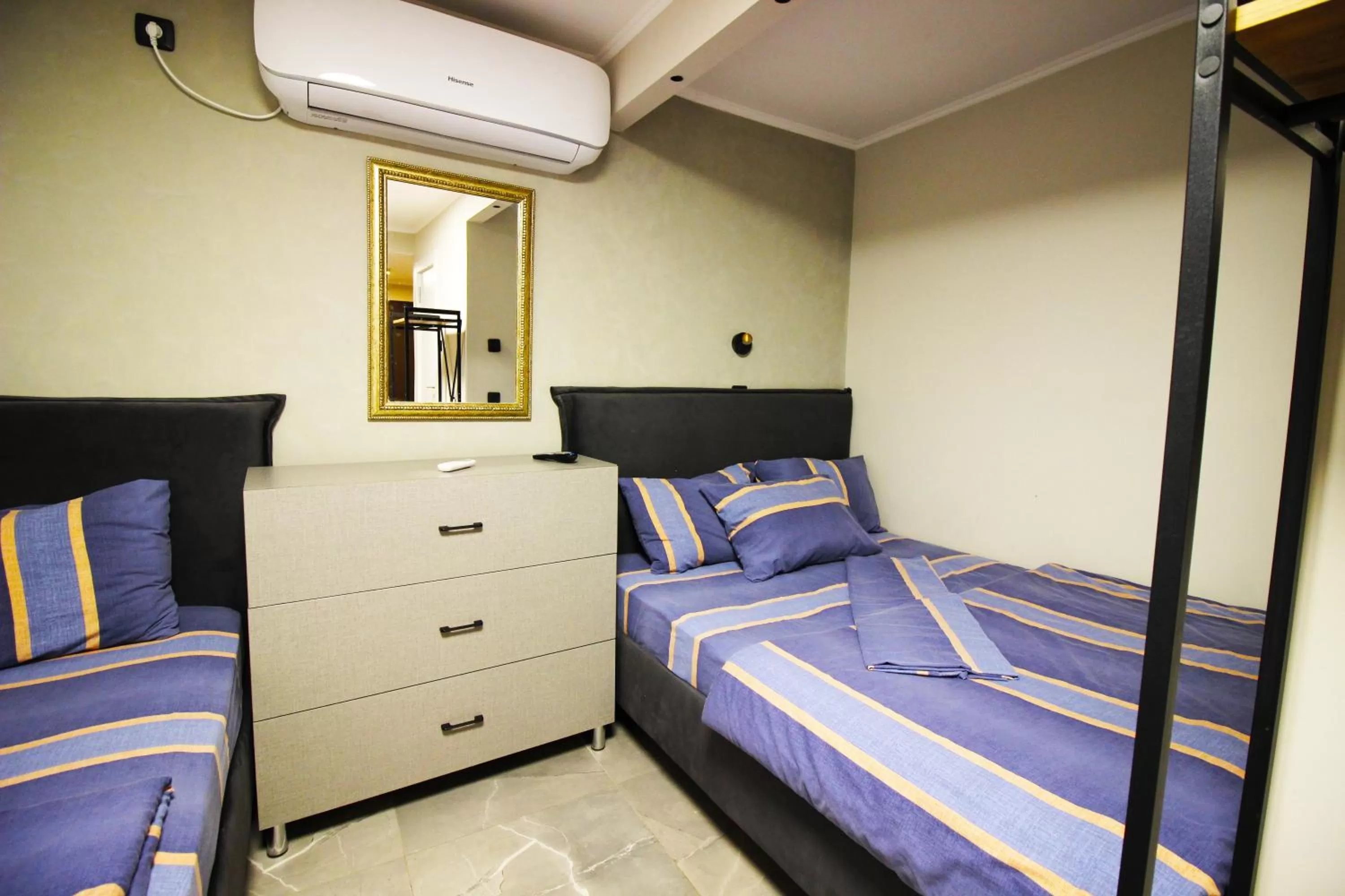 Living room, Bed in Sunset Inn