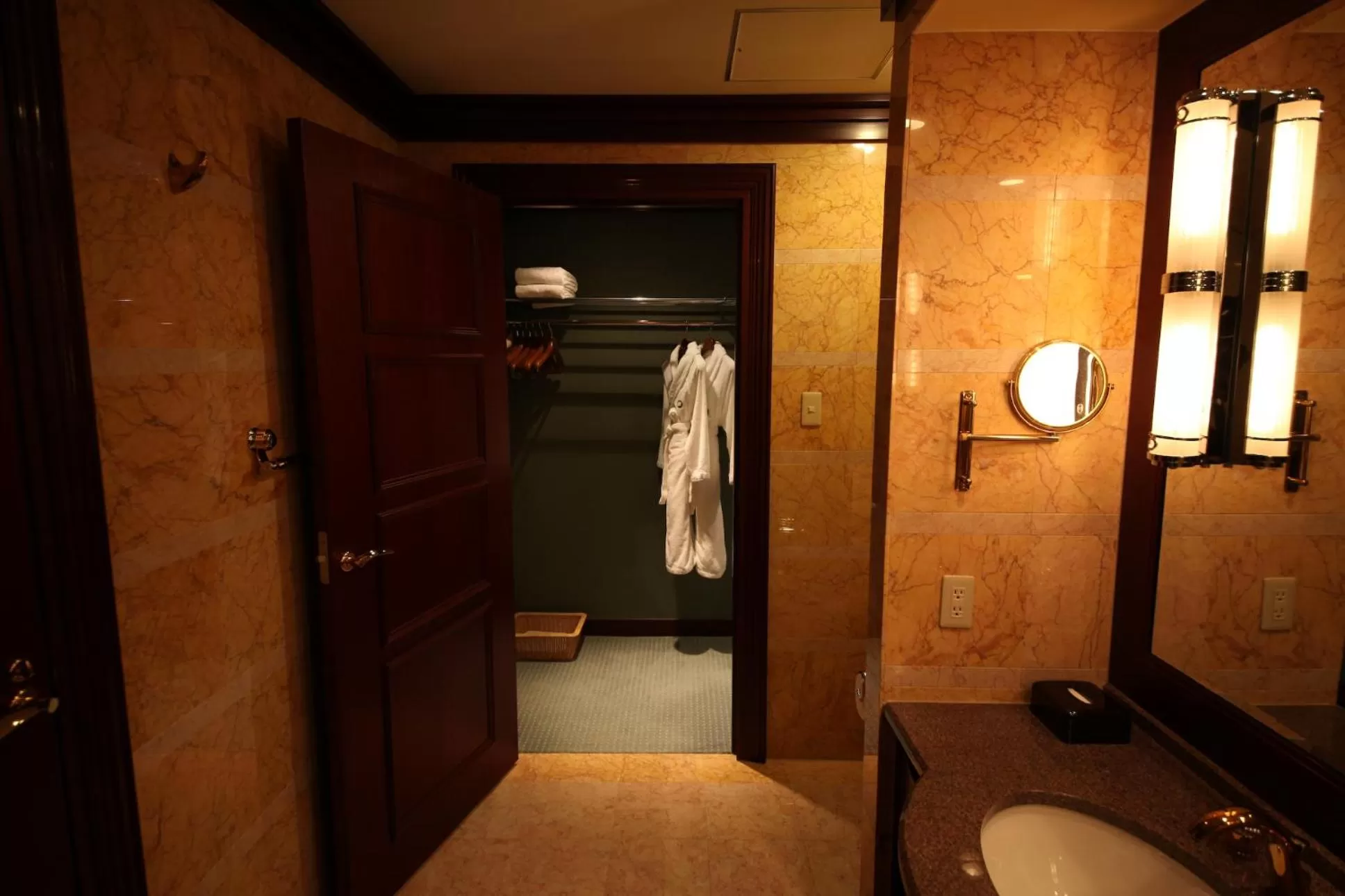 Bathroom in Mito Plaza Hotel