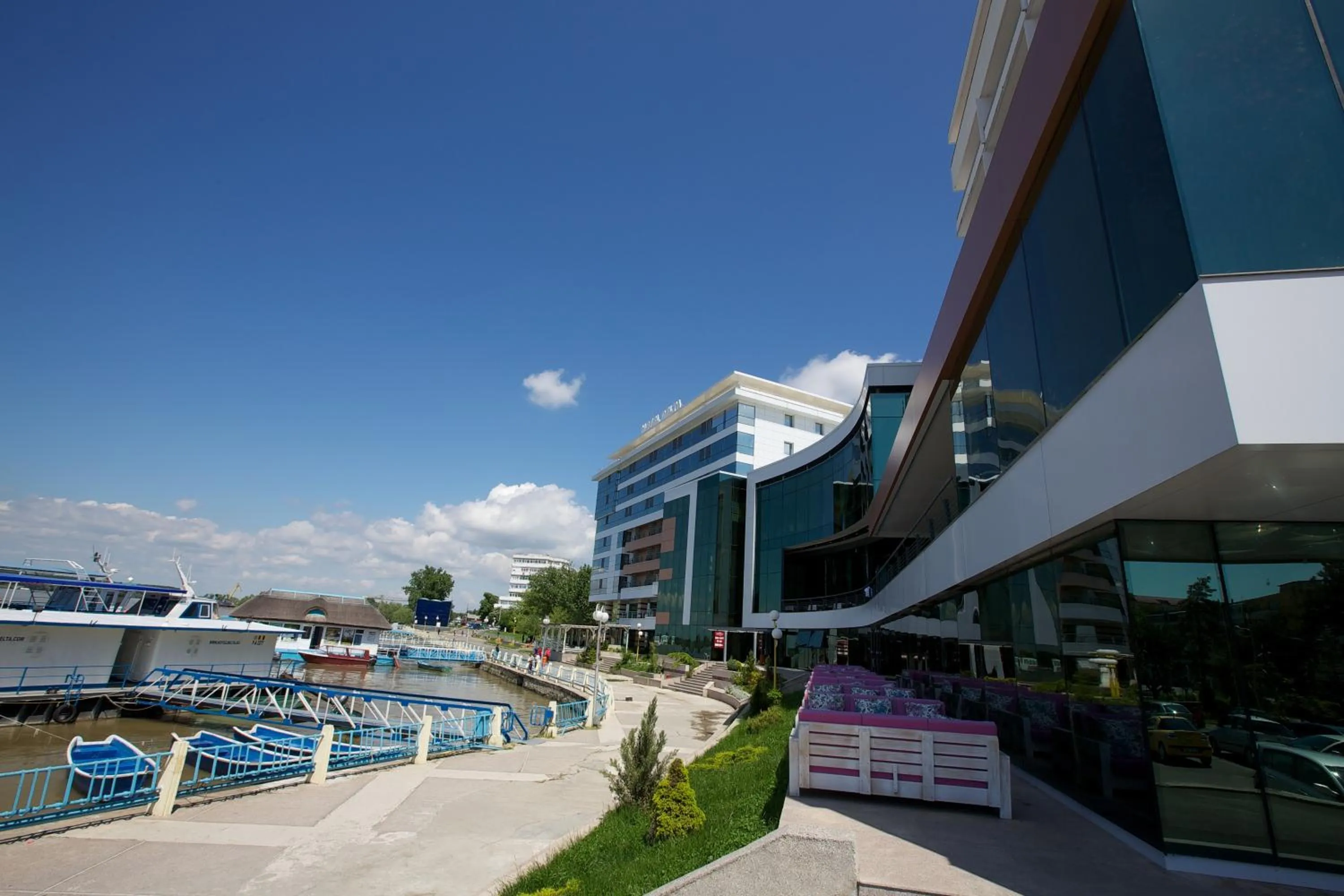 Facade/entrance in Hotel Delta 3