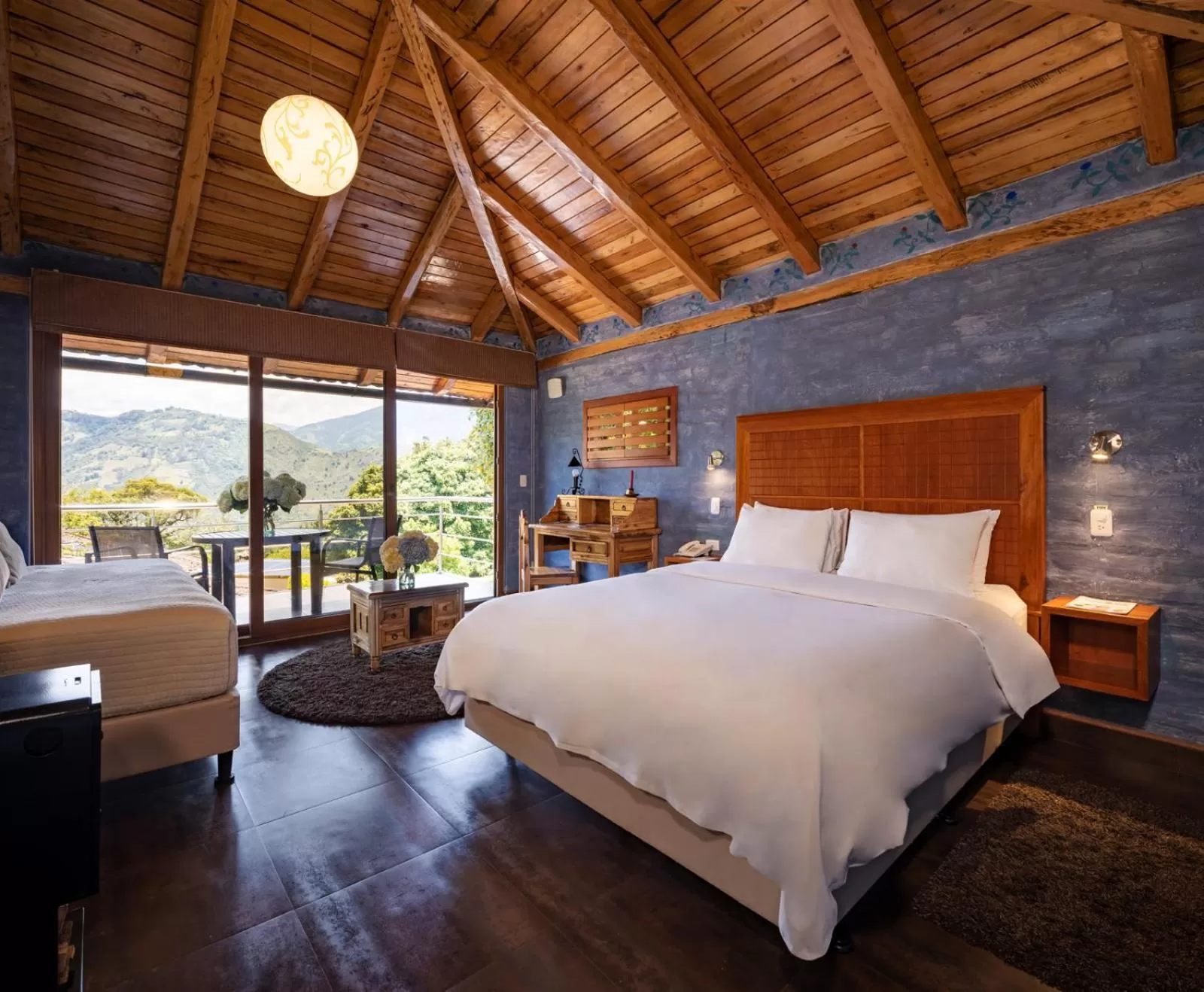 Photo of the whole room, Bed in Luna Volcán, Adventure SPA