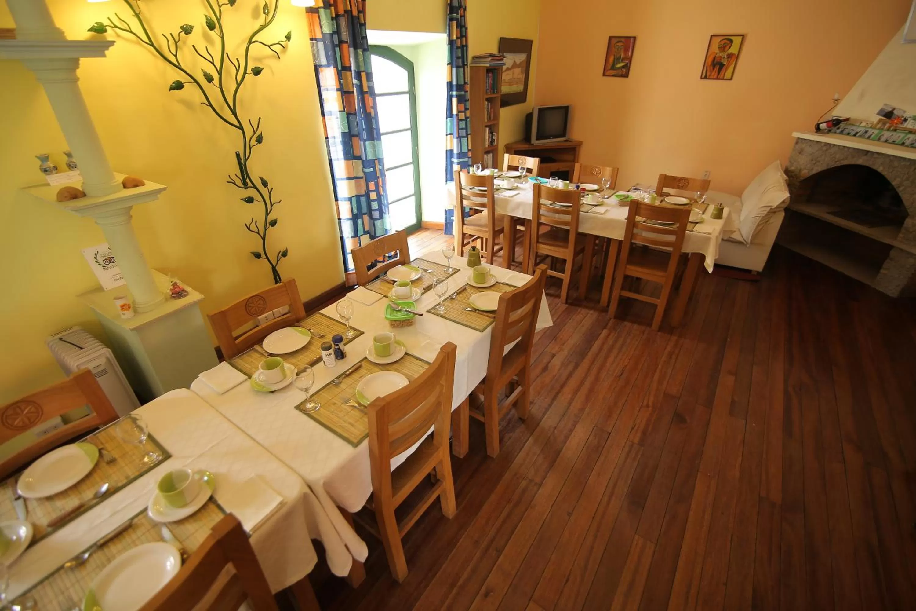 Property building, Restaurant/Places to Eat in Casa Verde B&B