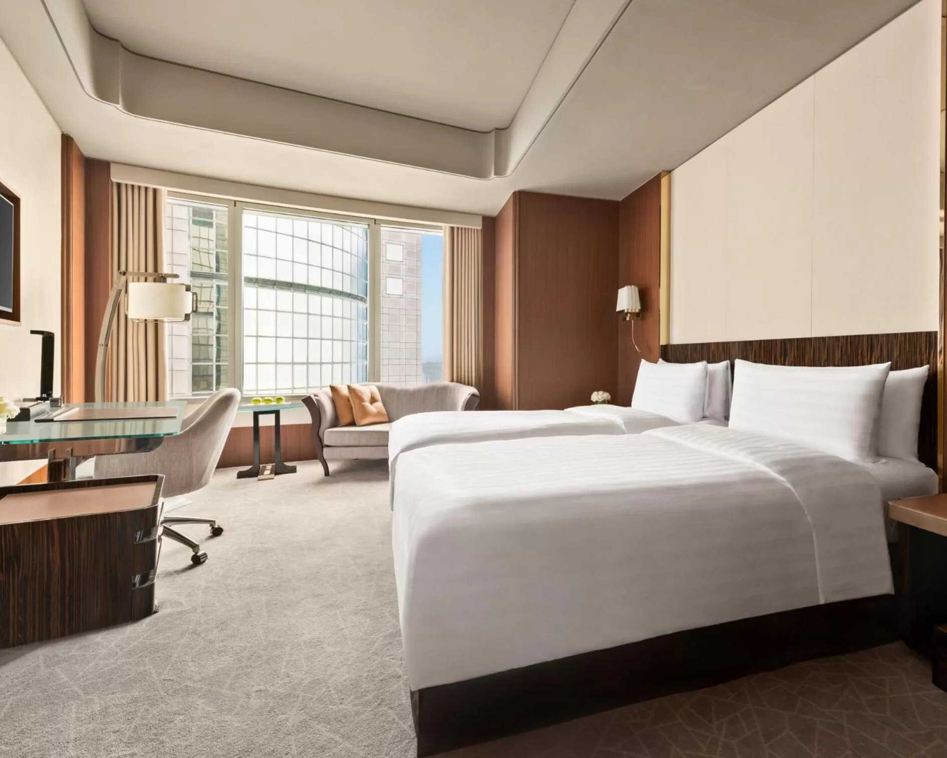 Photo of the whole room, Bed in Shangri-La Far Eastern, Taipei