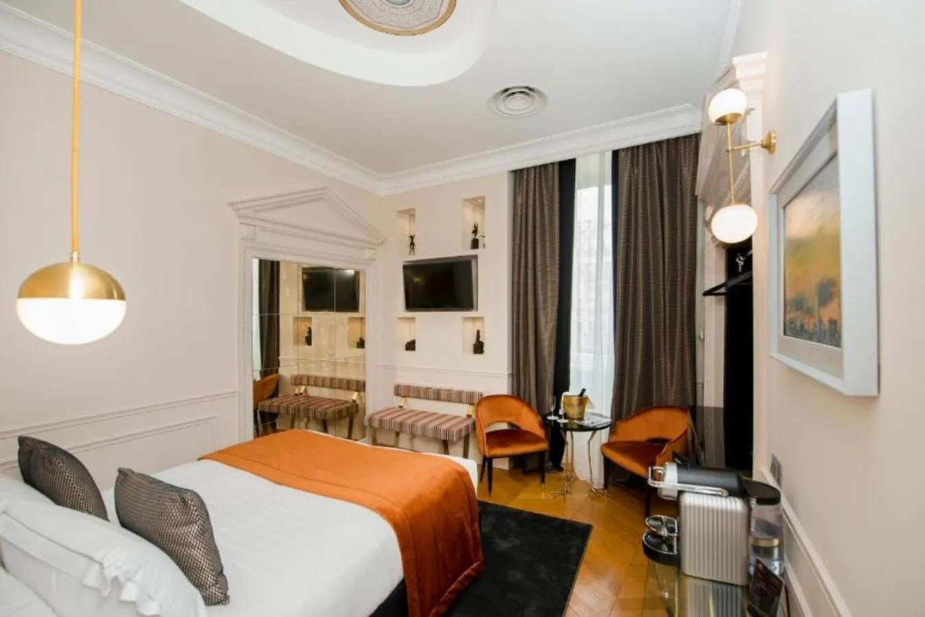 Bed in Torre Argentina Relais - Residenze di Charme