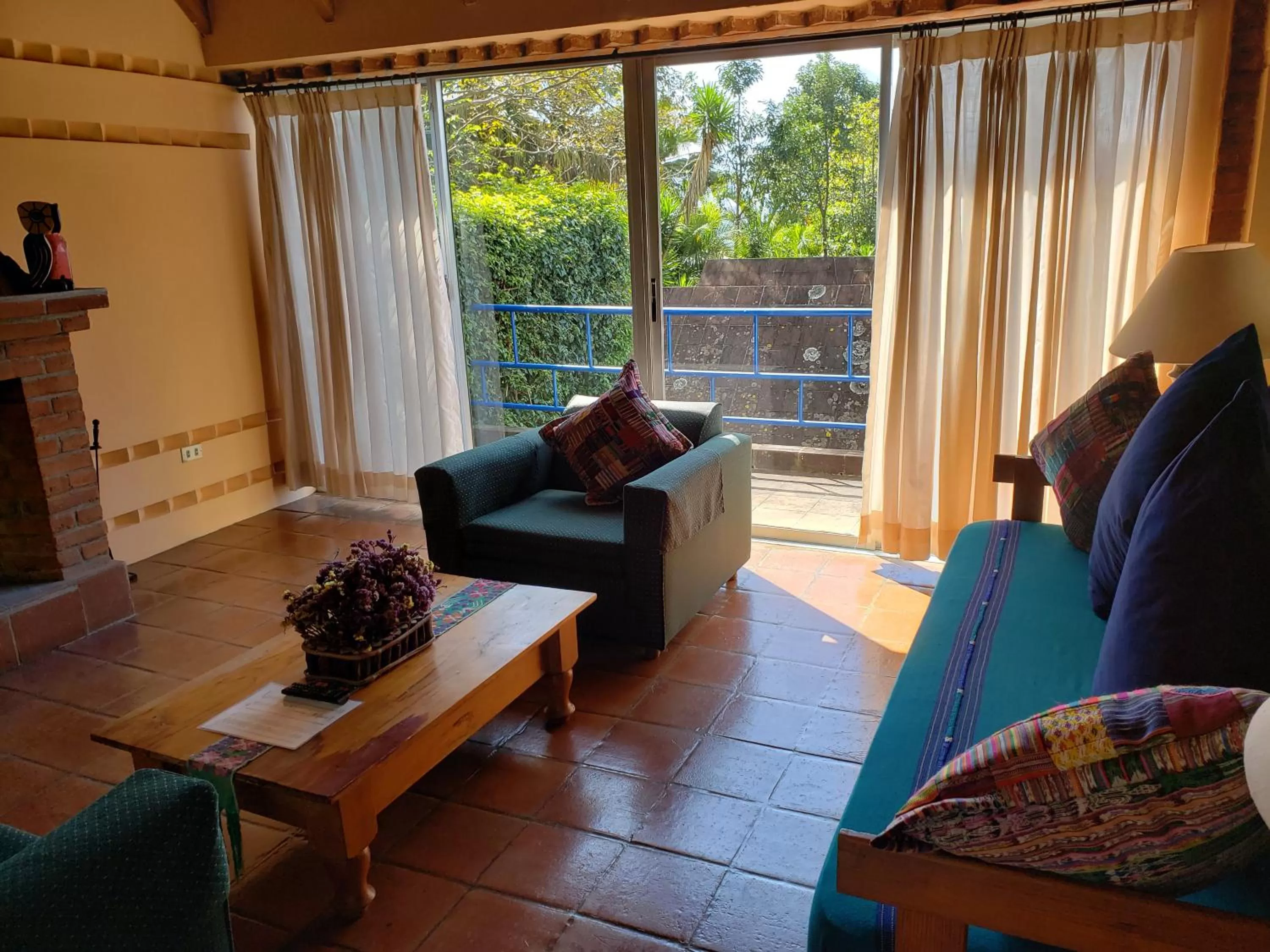 Living room in Hotel San Buenaventura de Atitlán