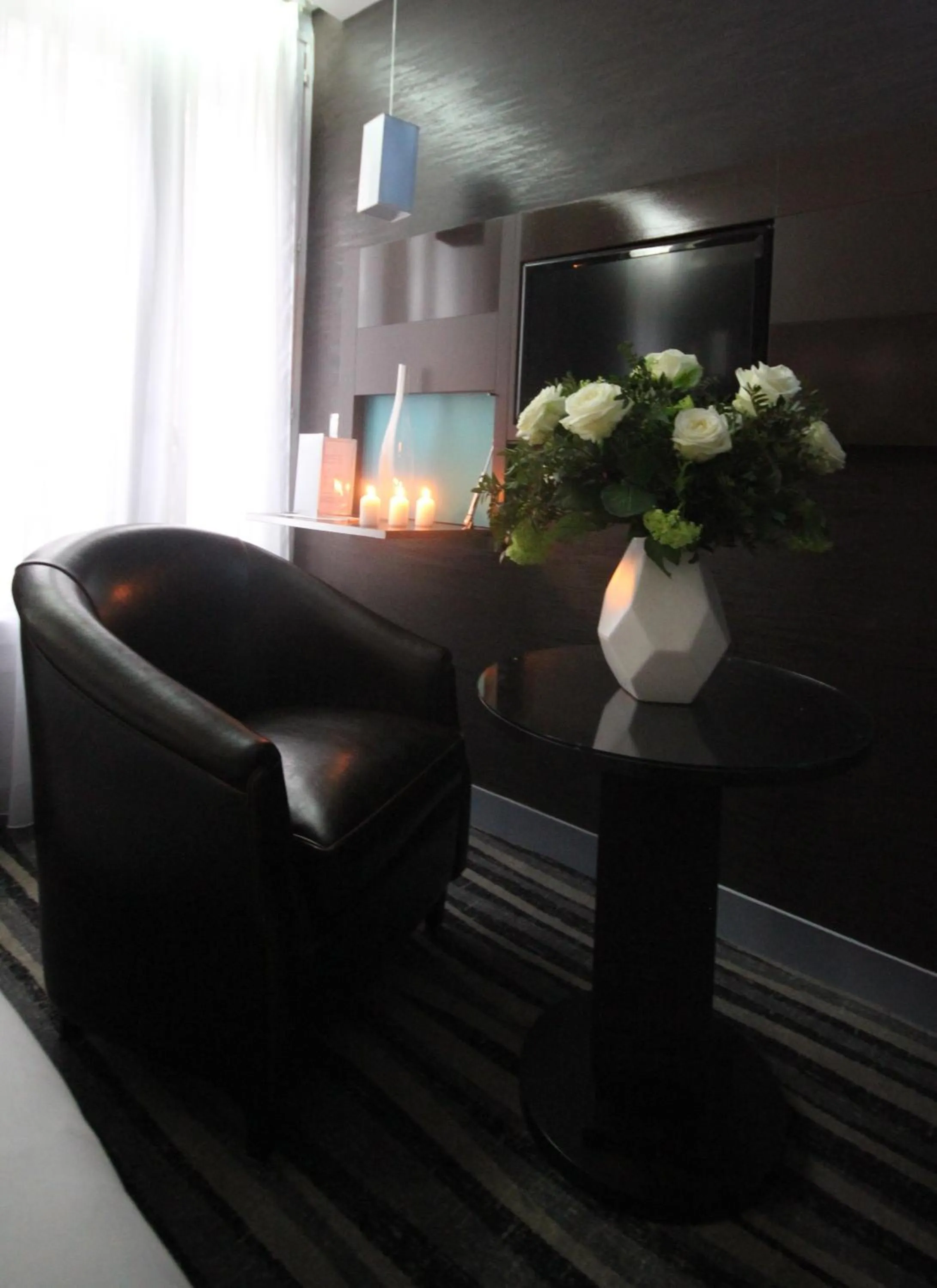 Lobby or reception in Hôtel Lumières Montmartre Paris