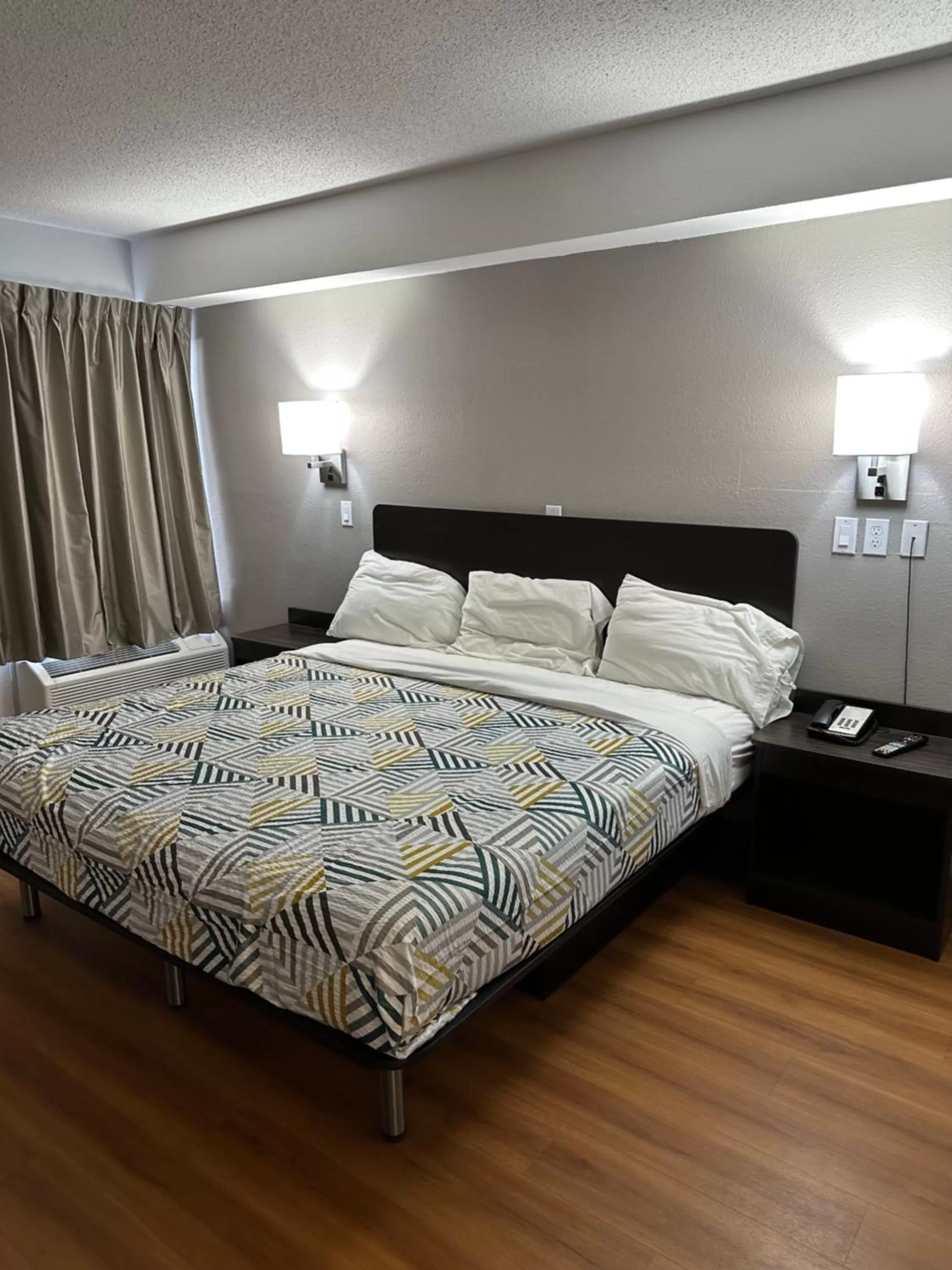 Bed in Motel 6-Greensboro, NC - Airport