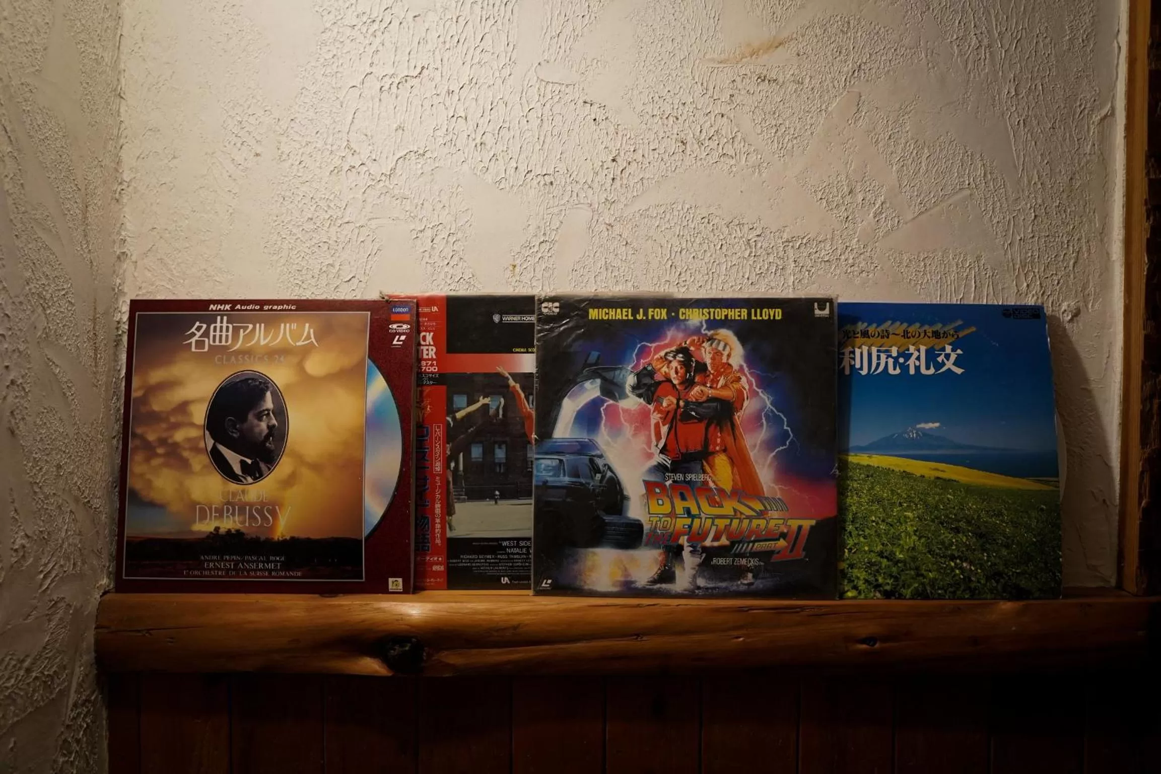 Communal lounge/ TV room in Country Inn Milky House