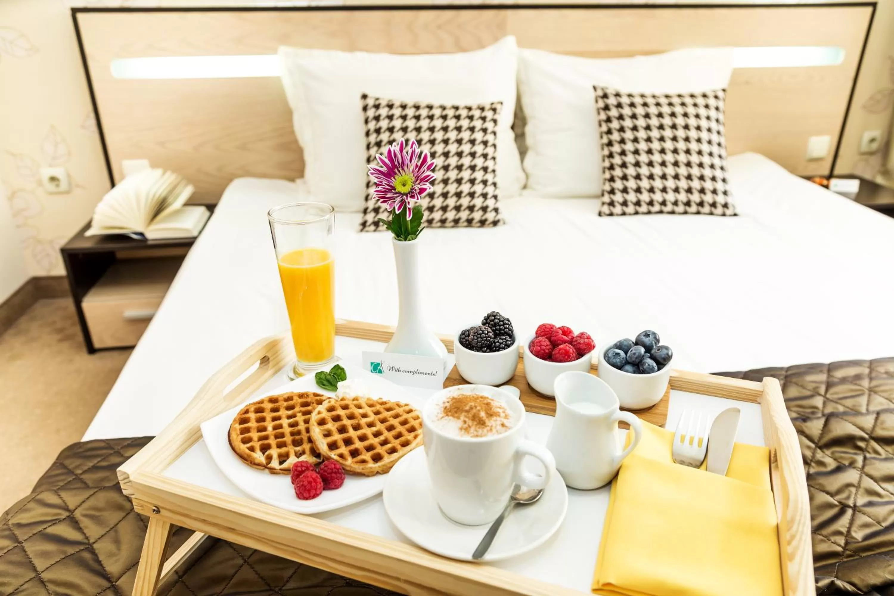 Food and drinks, Bed in City Avenue Hotel