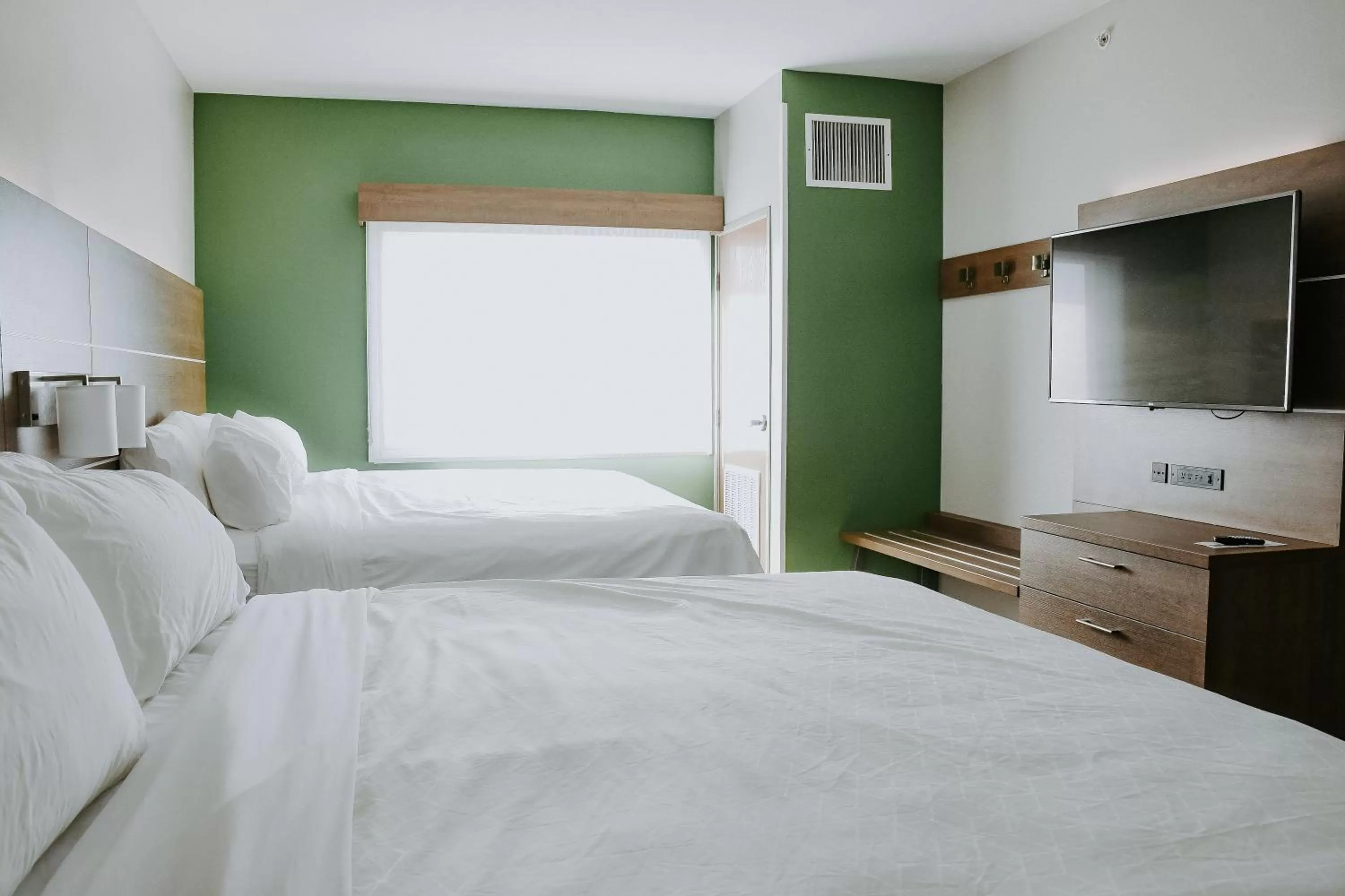 Photo of the whole room, Bed in Holiday Inn Express Hotel & Suites Lincoln South by IHG