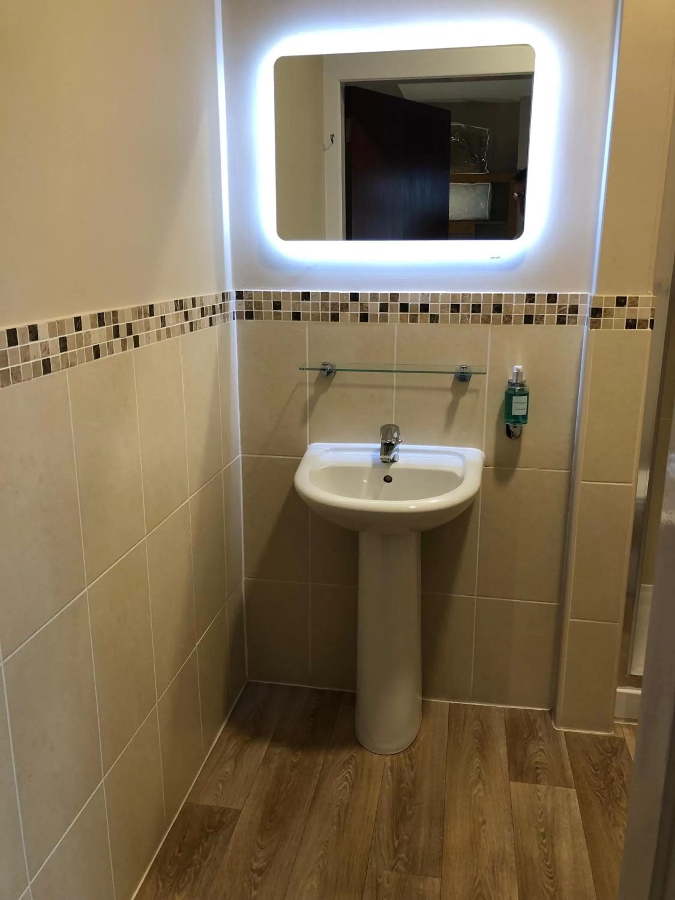 Bathroom in Belmore Court & Motel