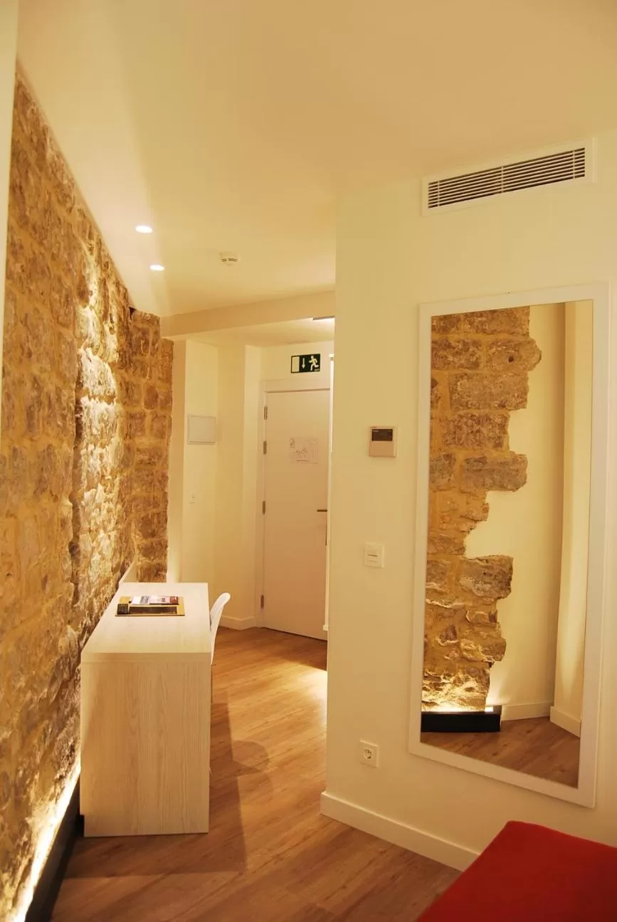 Decorative detail, Bed in Hotel Pompaelo Plaza del Ayuntamiento & Spa