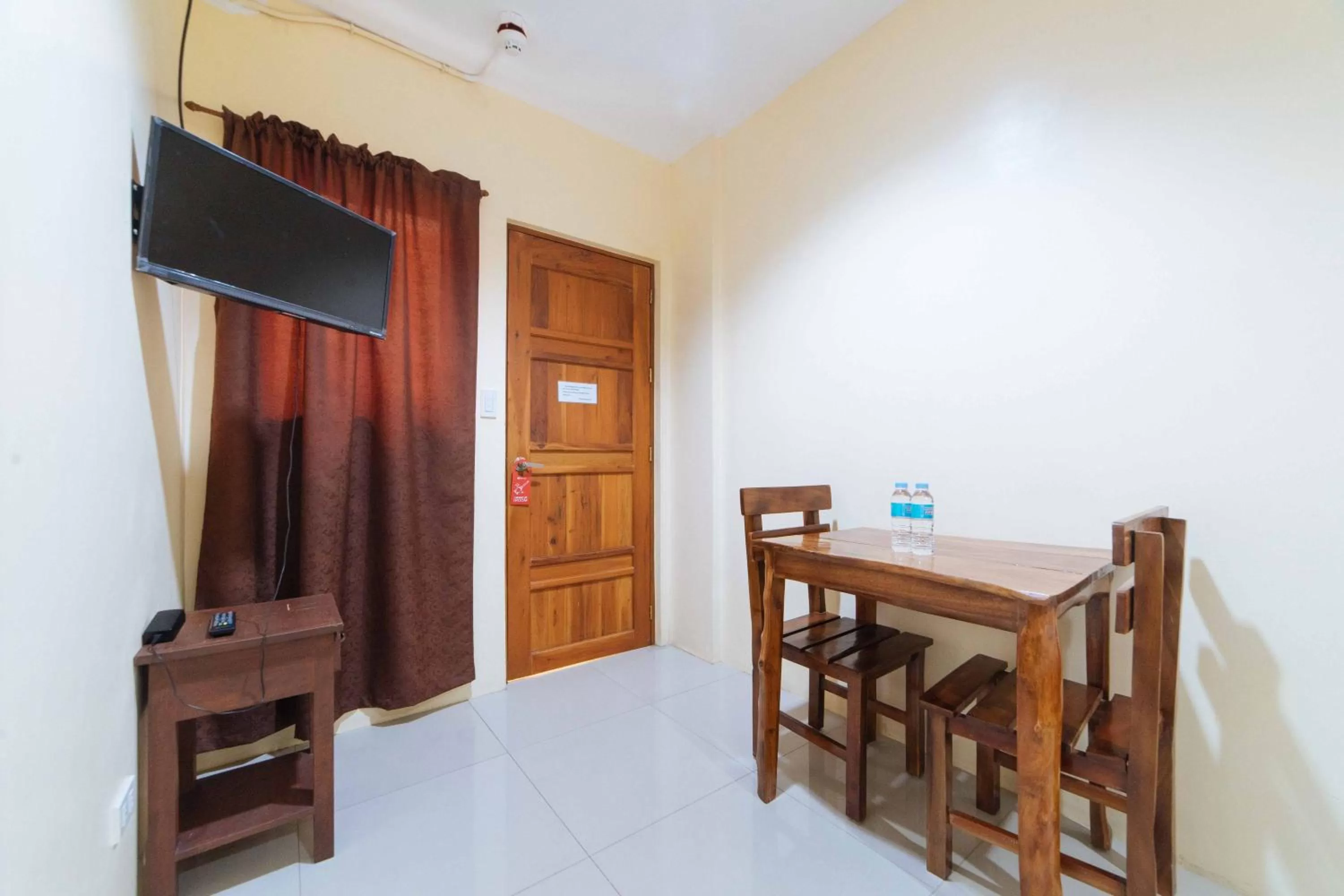 TV and multimedia in RedDoorz near New Government Center