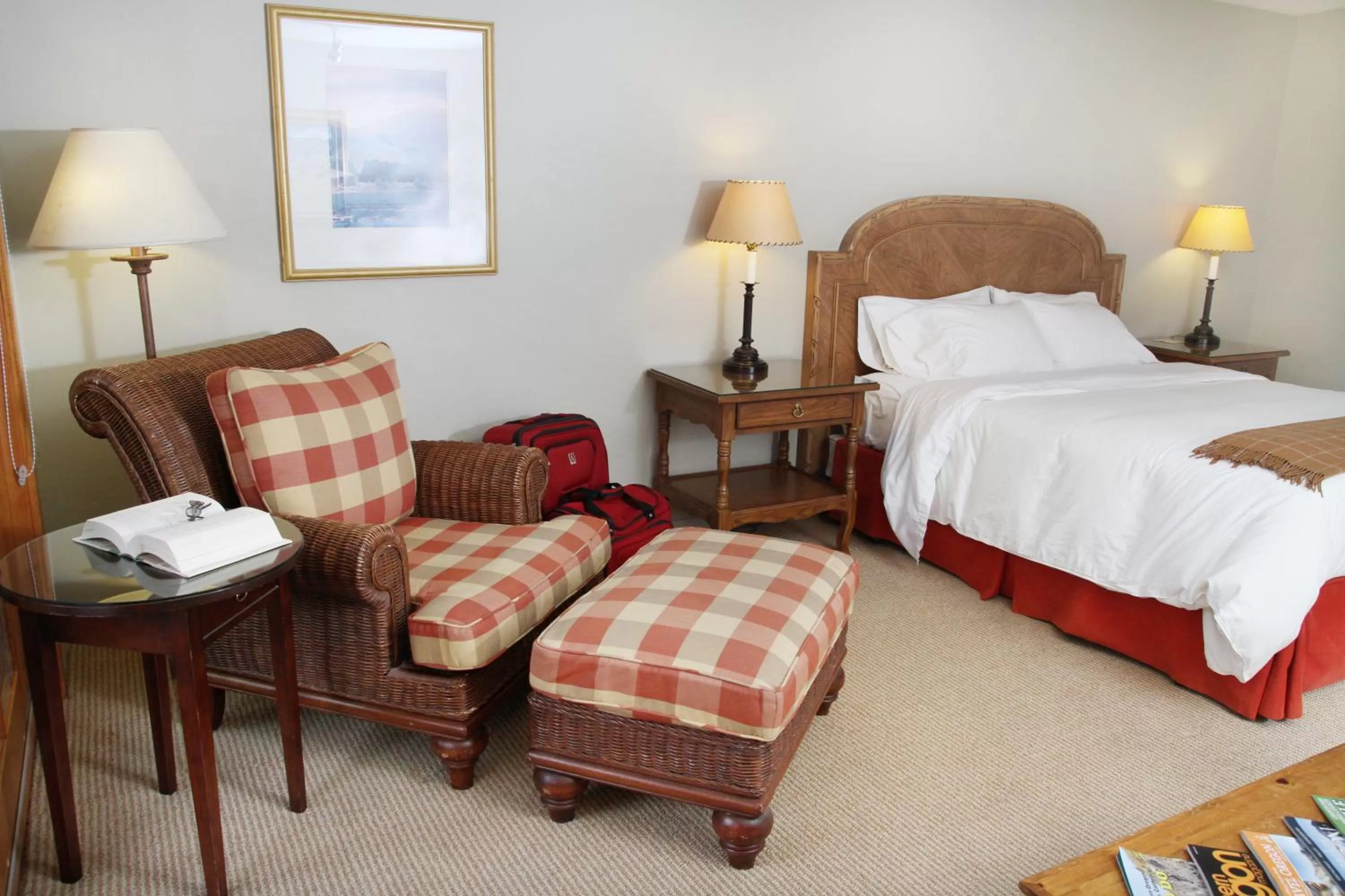 Photo of the whole room, Bed in The Lodge at Riverside