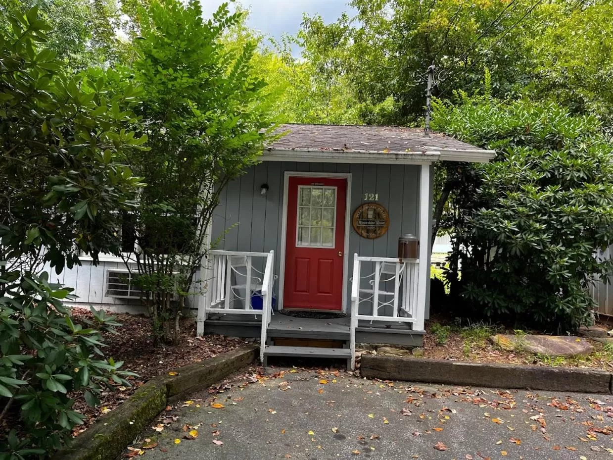 Meadowlark Motel with Restaurant & Bar