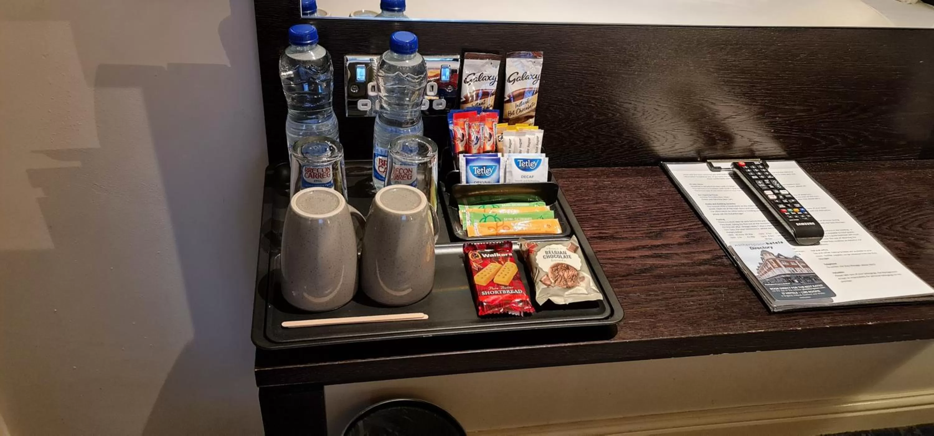 Deluxe Twin Room in The Golden Hope Wetherspoon