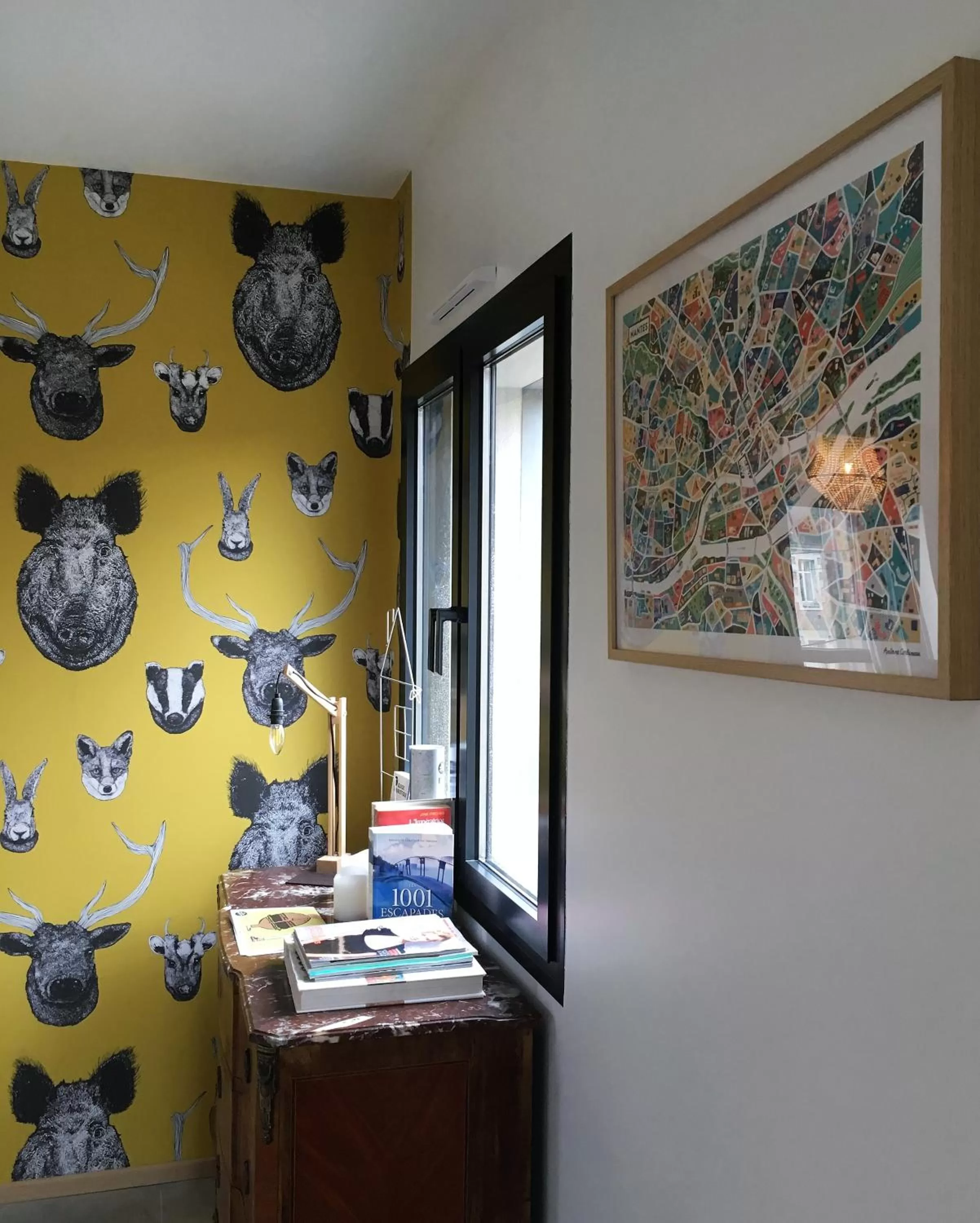 Living room in La Suite de l'Abbaye - climatisation et petit dej