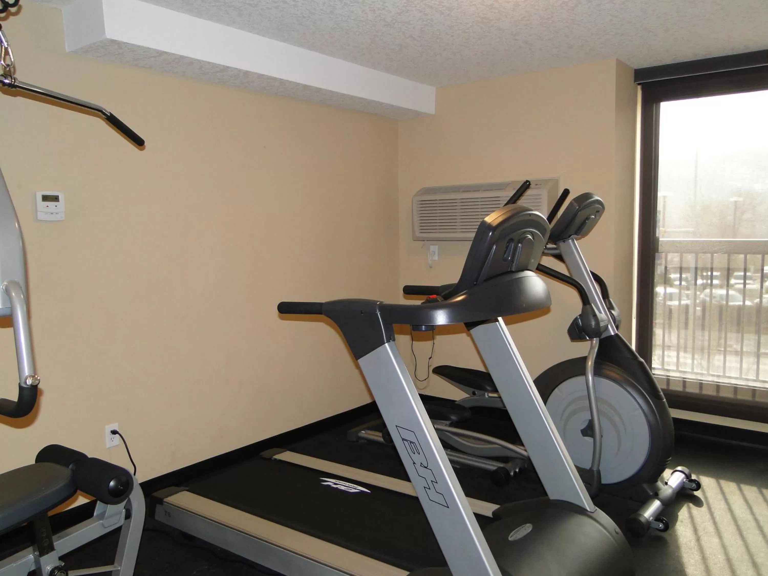 Fitness centre/facilities in Days Inn by Wyndham Calgary Northwest