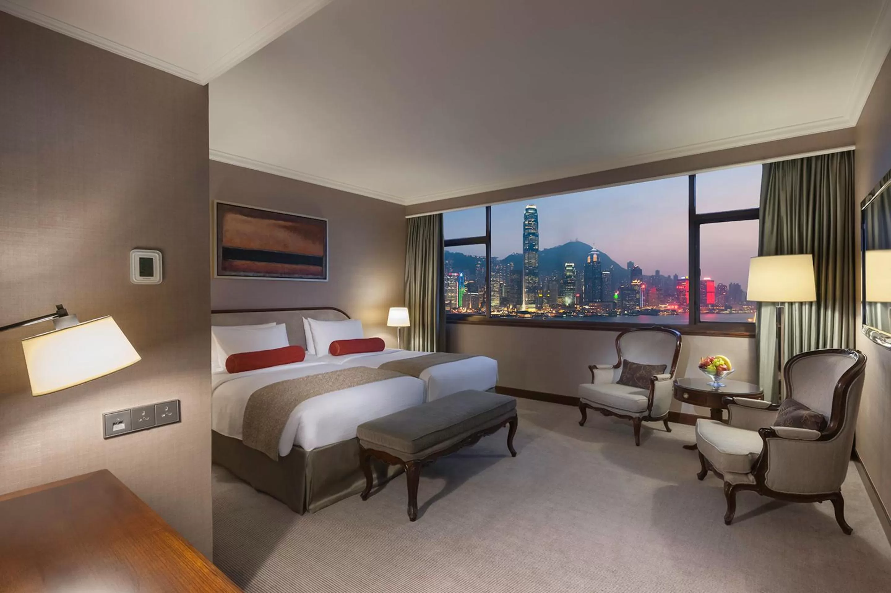 Photo of the whole room, Bed in Marco Polo Hongkong Hotel