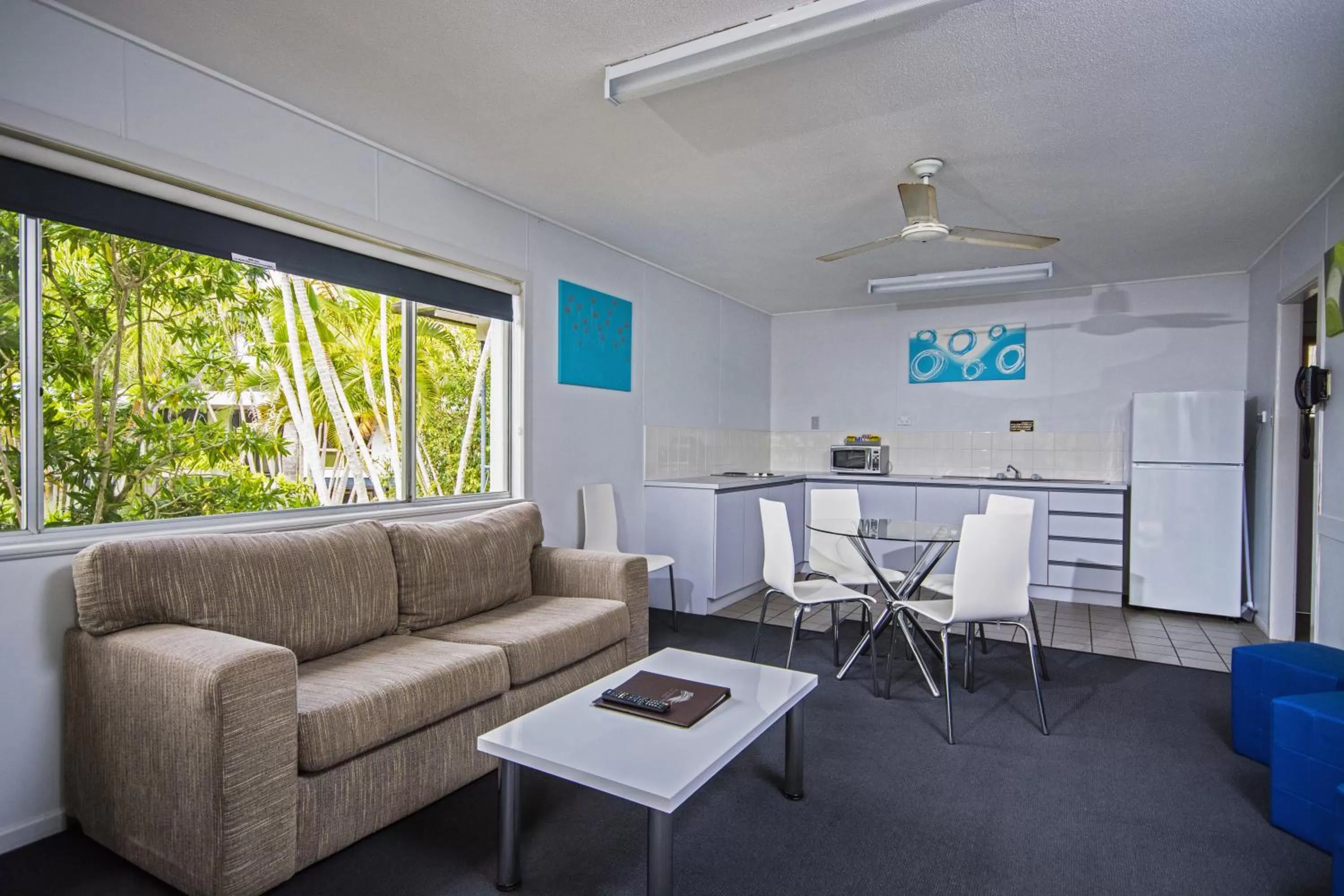 Kitchen or kitchenette in The Beach Motel Hervey Bay