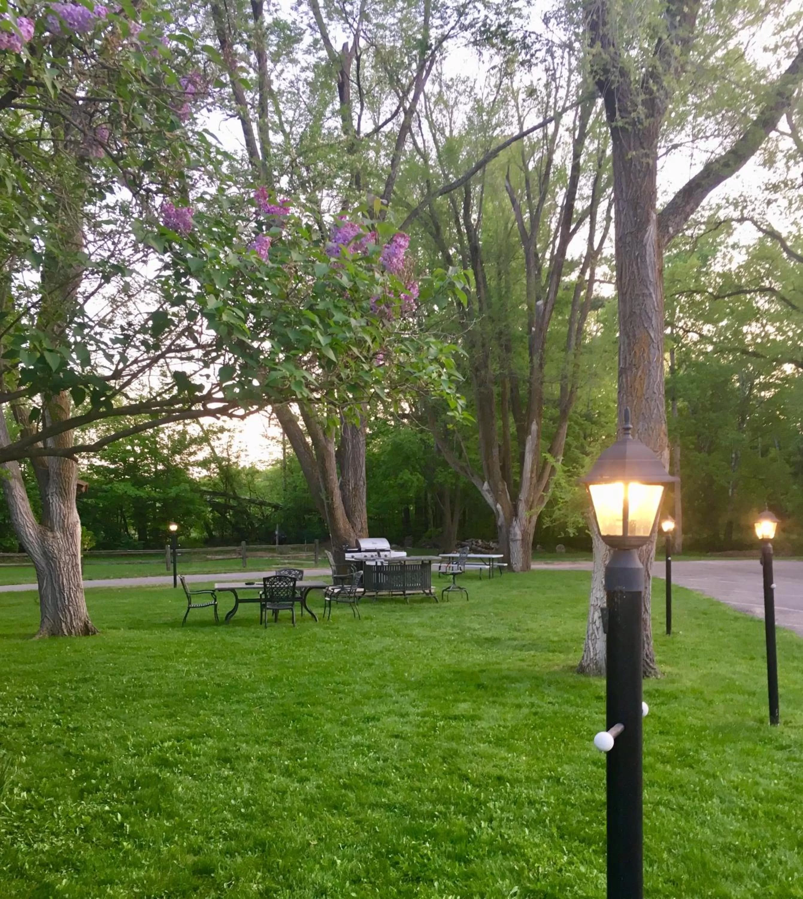 Property building in Elk Rapids Lakeshore Inn