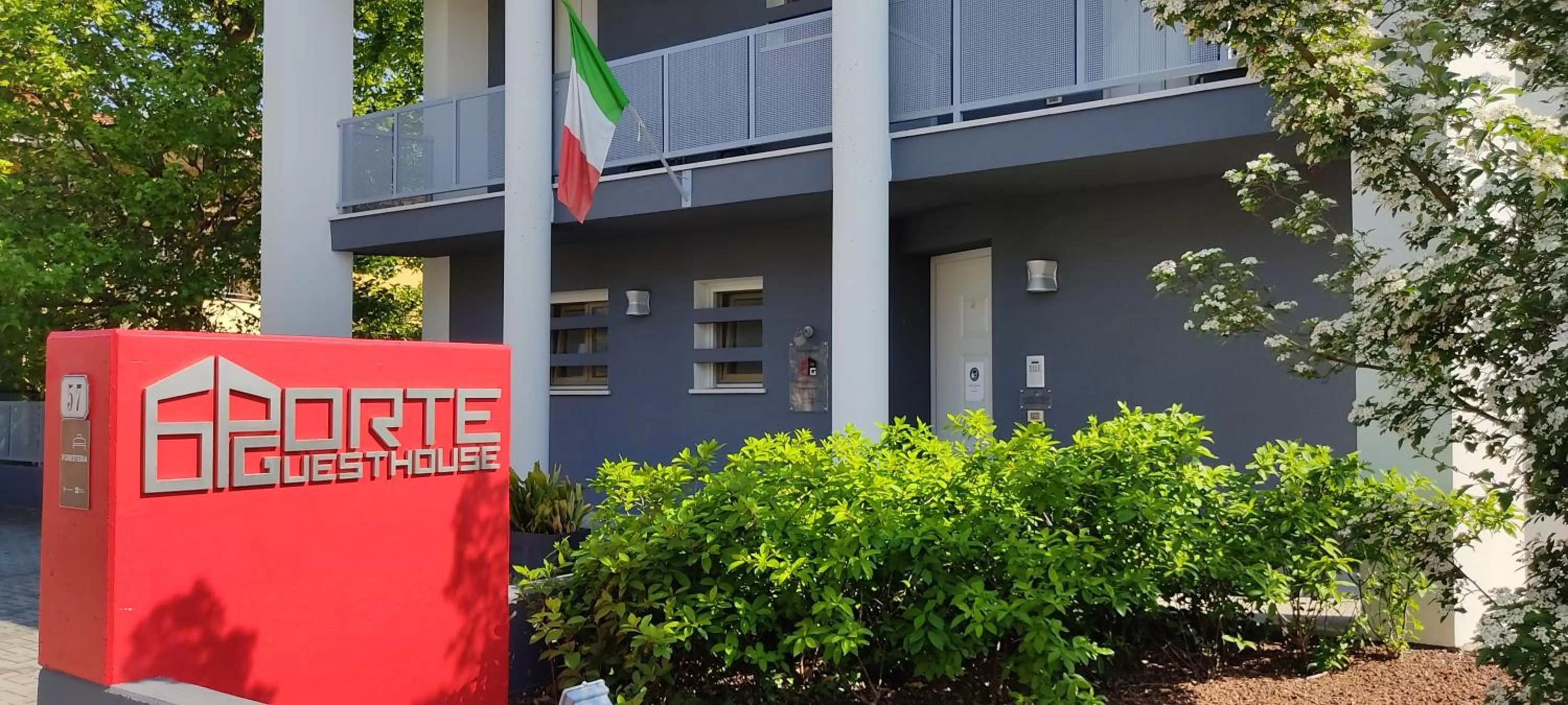 Property building in 6 Porte Guesthouse