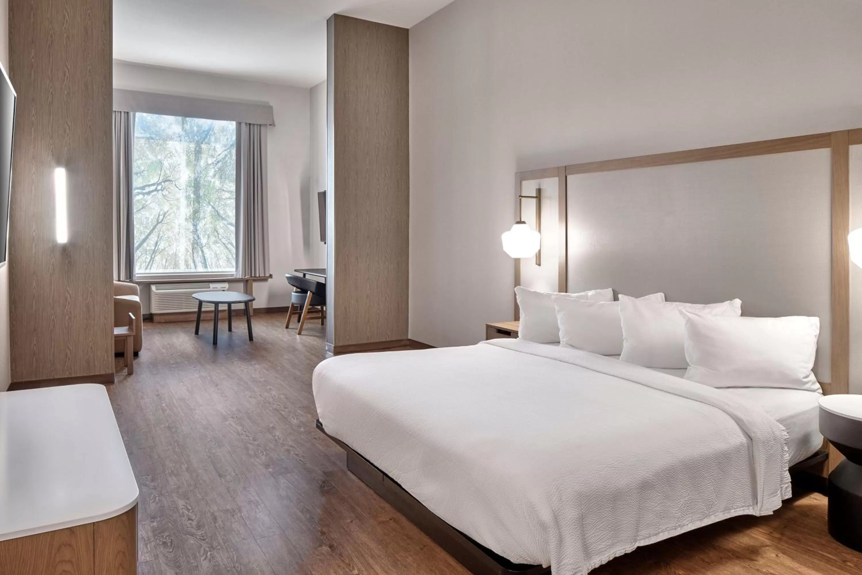 Photo of the whole room, Bed in Fairfield Inn & Suites by Marriott Penticton