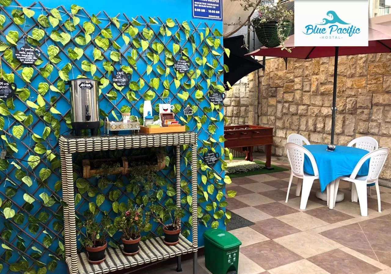 Coffee/tea facilities, Restaurant/Places to Eat in Hostal Blue Pacific
