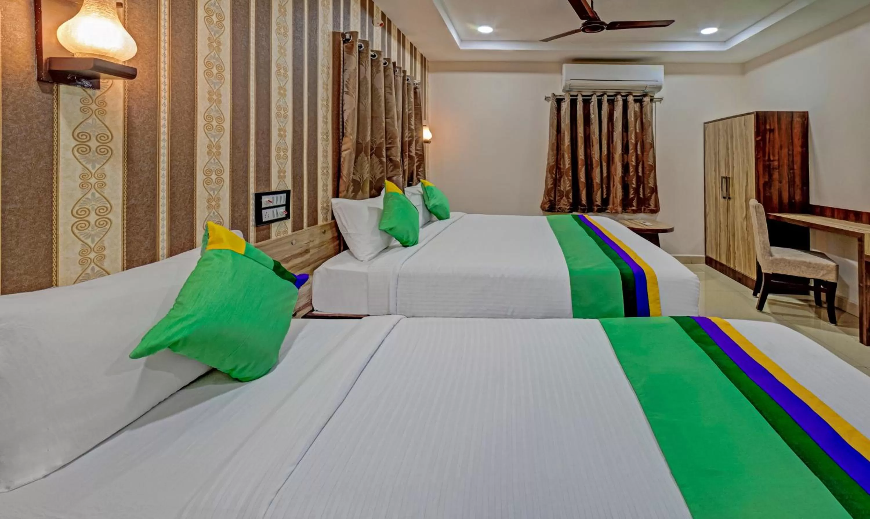 Bedroom, Bed in Treebo Seven Inn