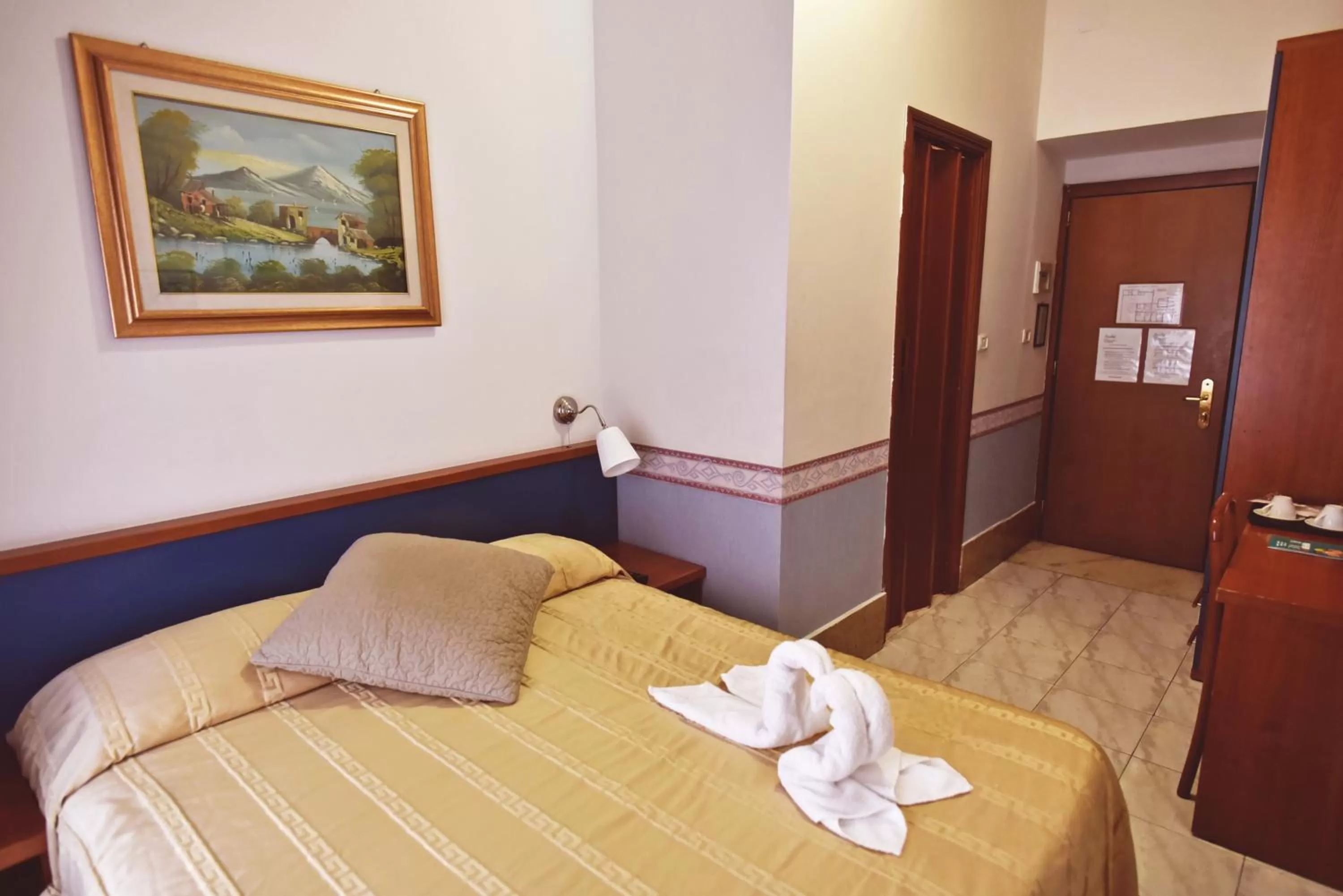 Photo of the whole room, Bed in Hotel Carmel