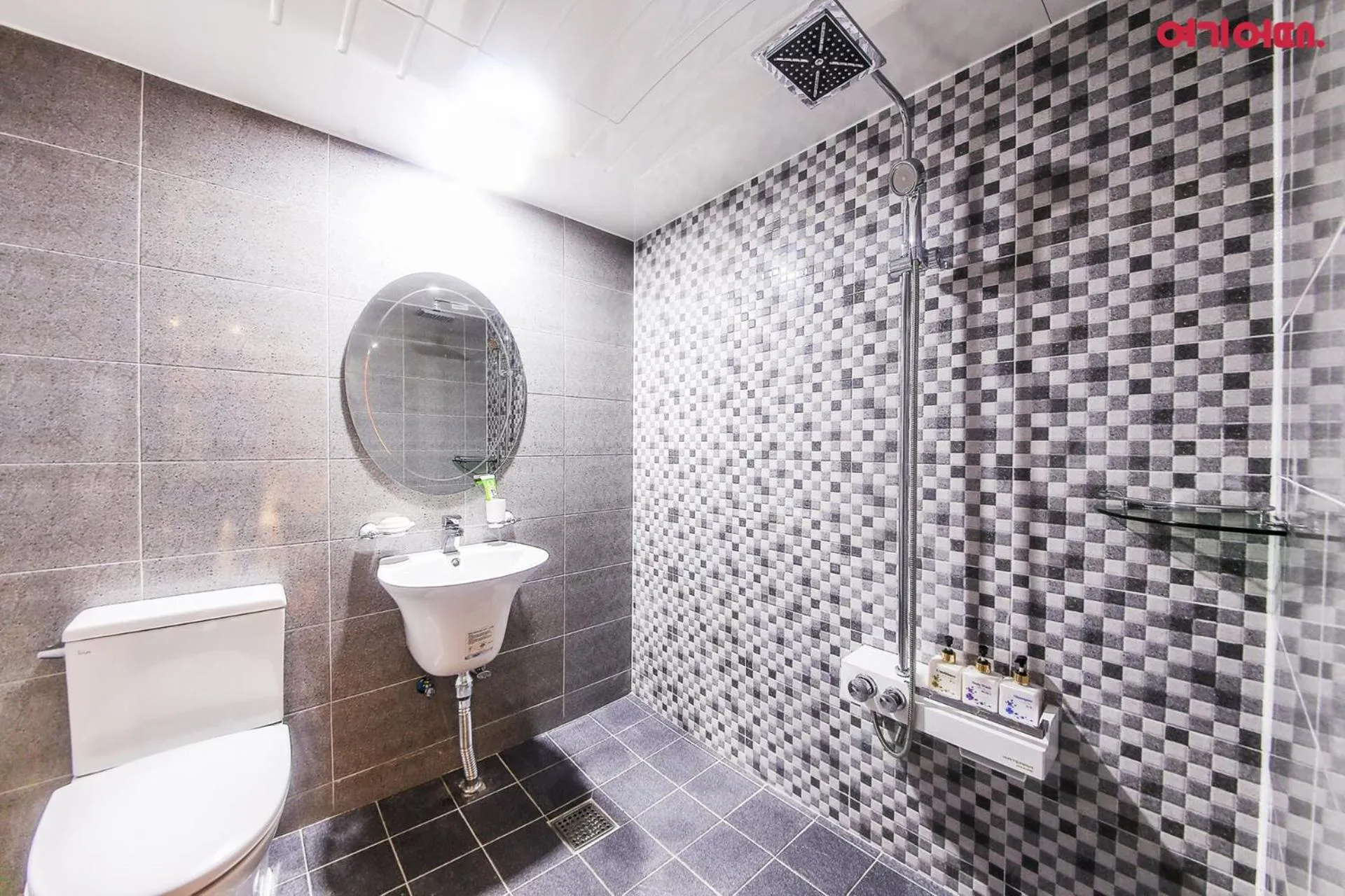 Bathroom in Goodstay Grand Motel Chuncheon